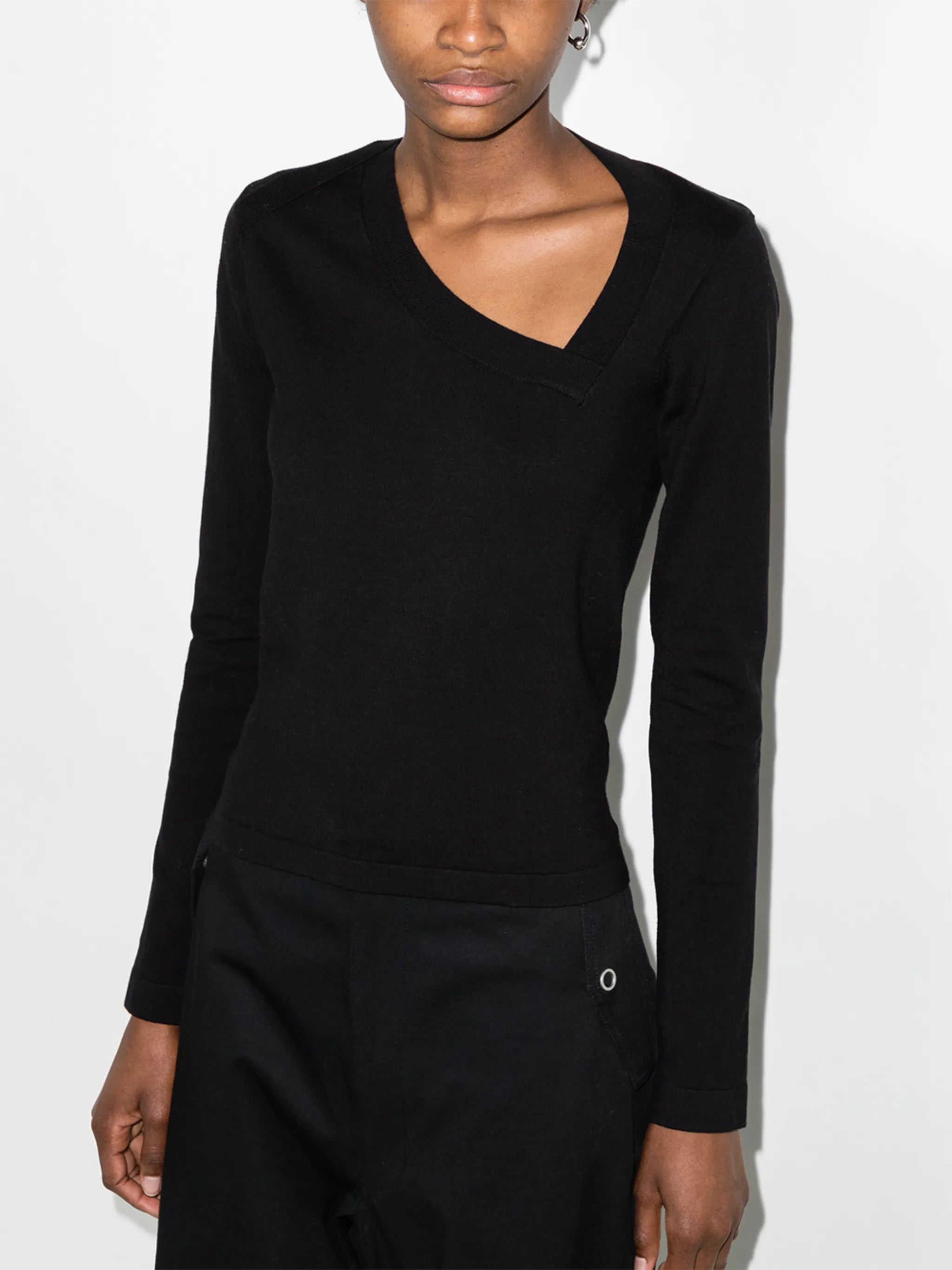 asymmetric-neck long-sleeve T-shirt