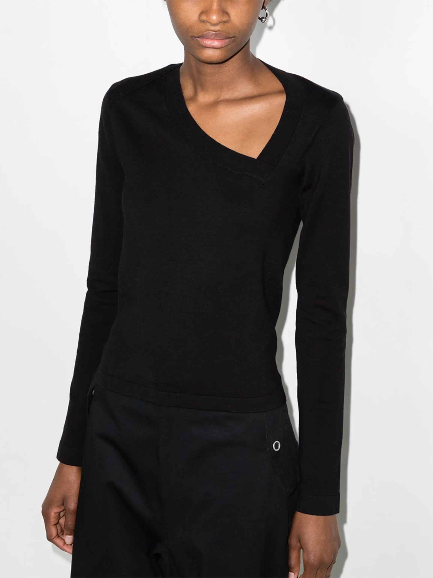 asymmetric-neck long-sleeve T-shirt