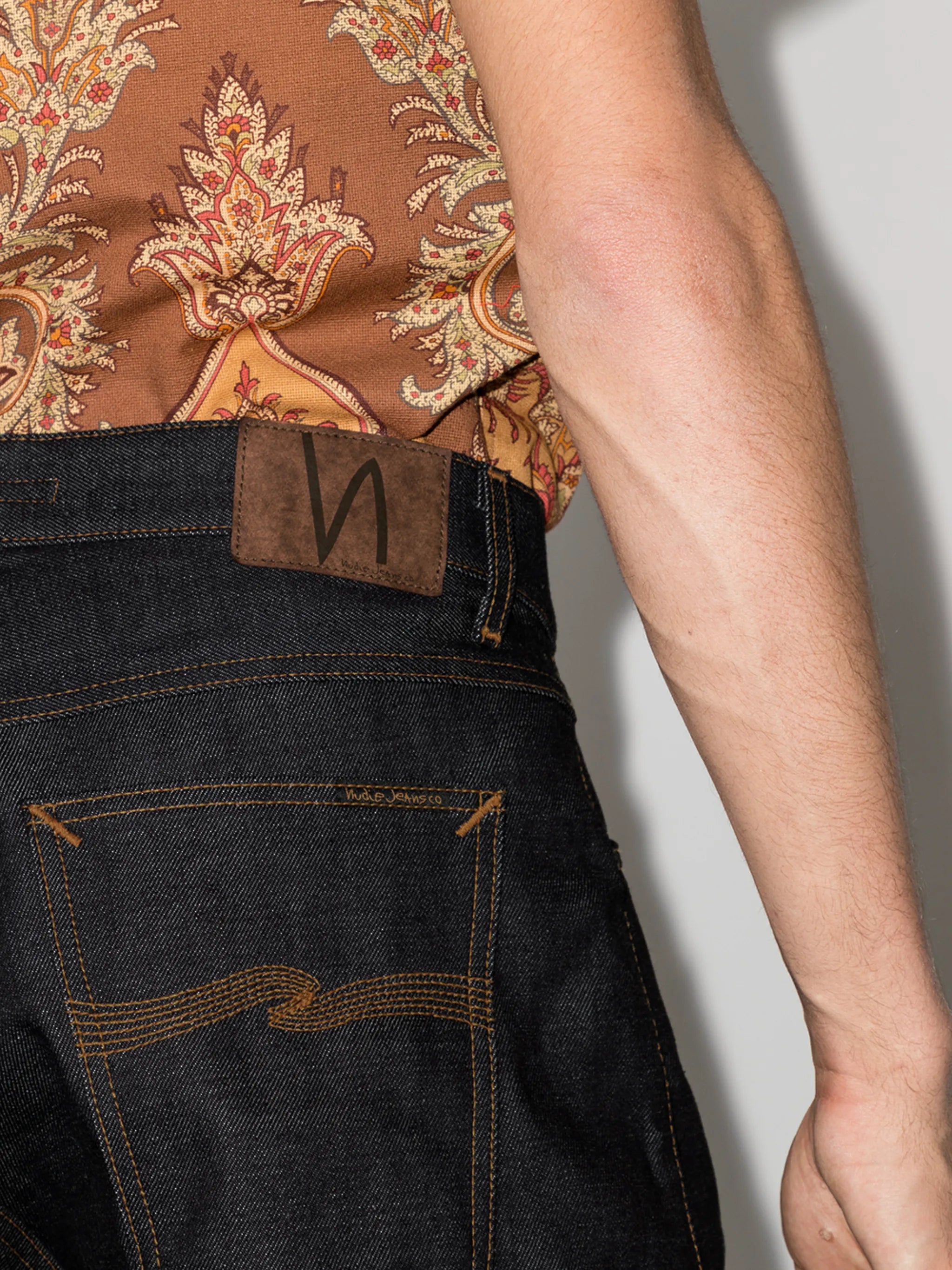 high-rise loose-fit jeans