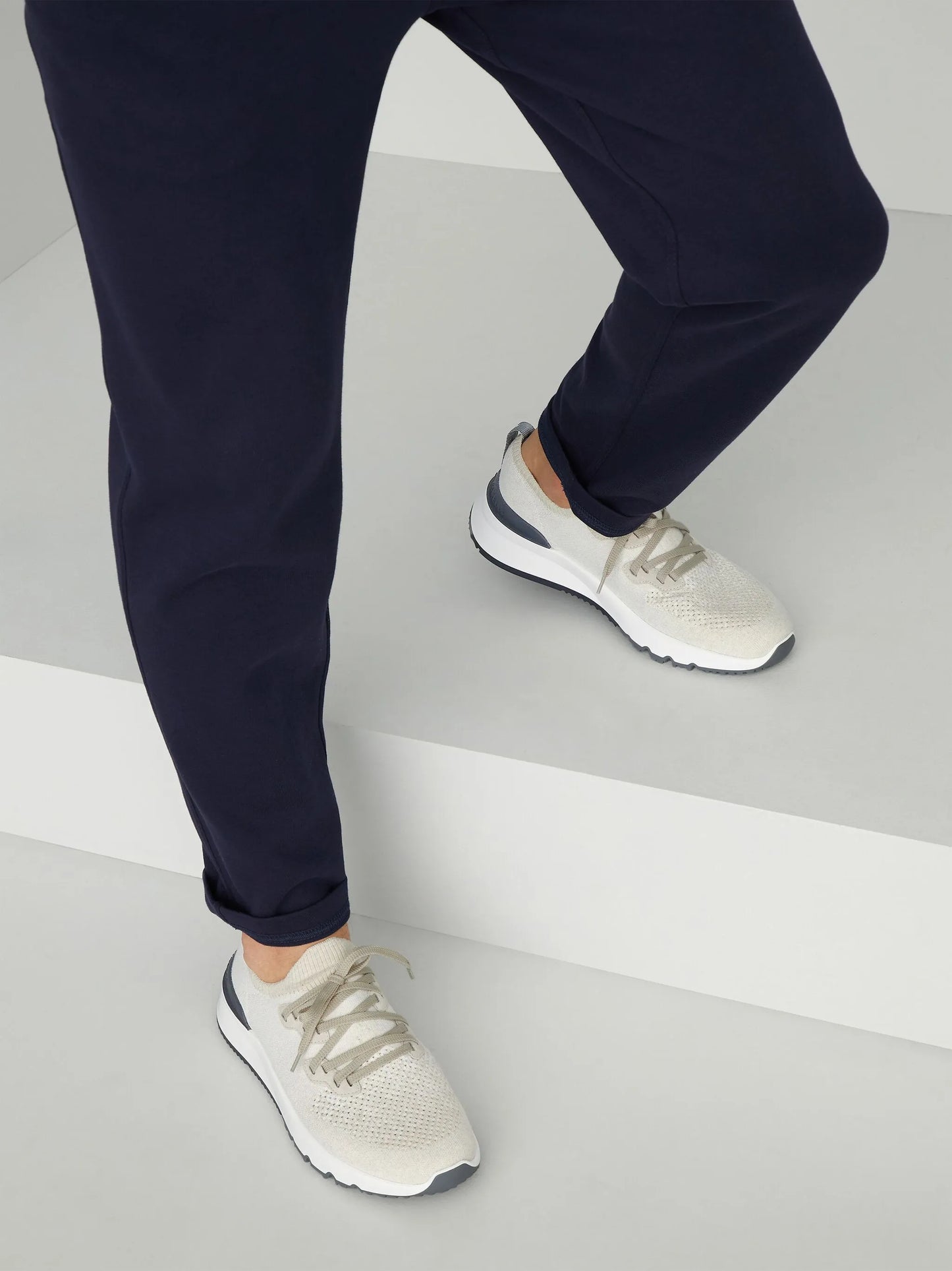 perforated-detail low-top sneakers