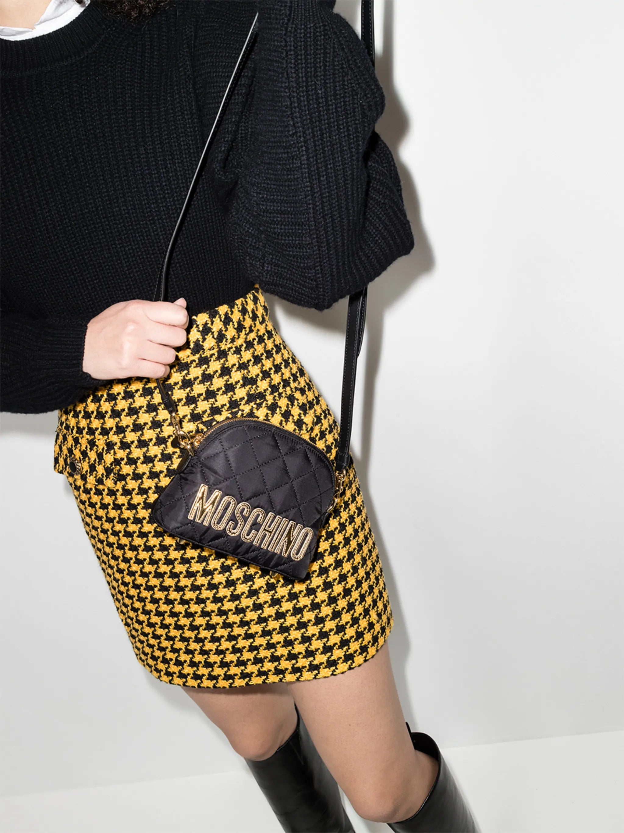 logo-embroidered quilted shoulder bag