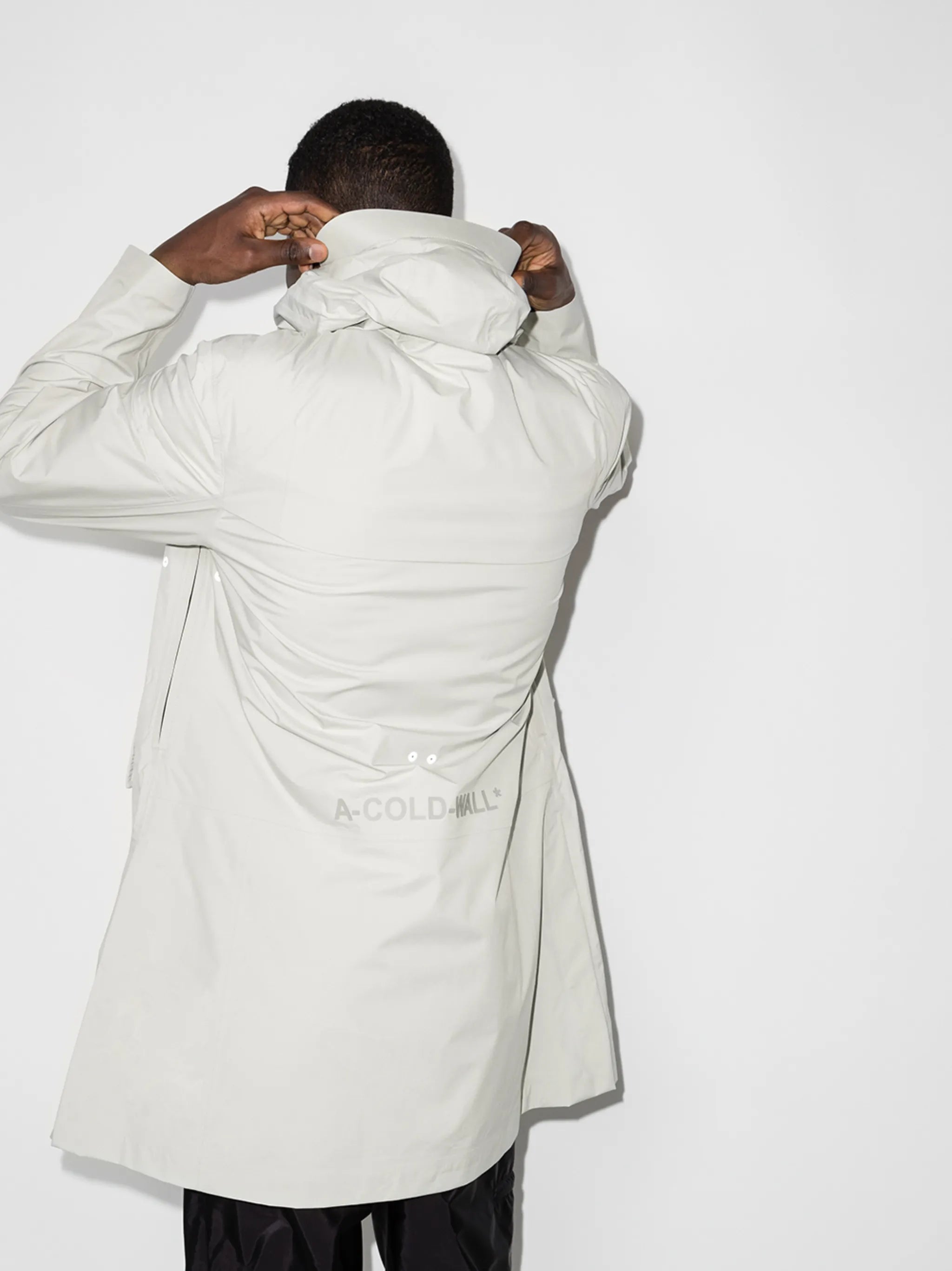 concealed-fastening hooded jacket