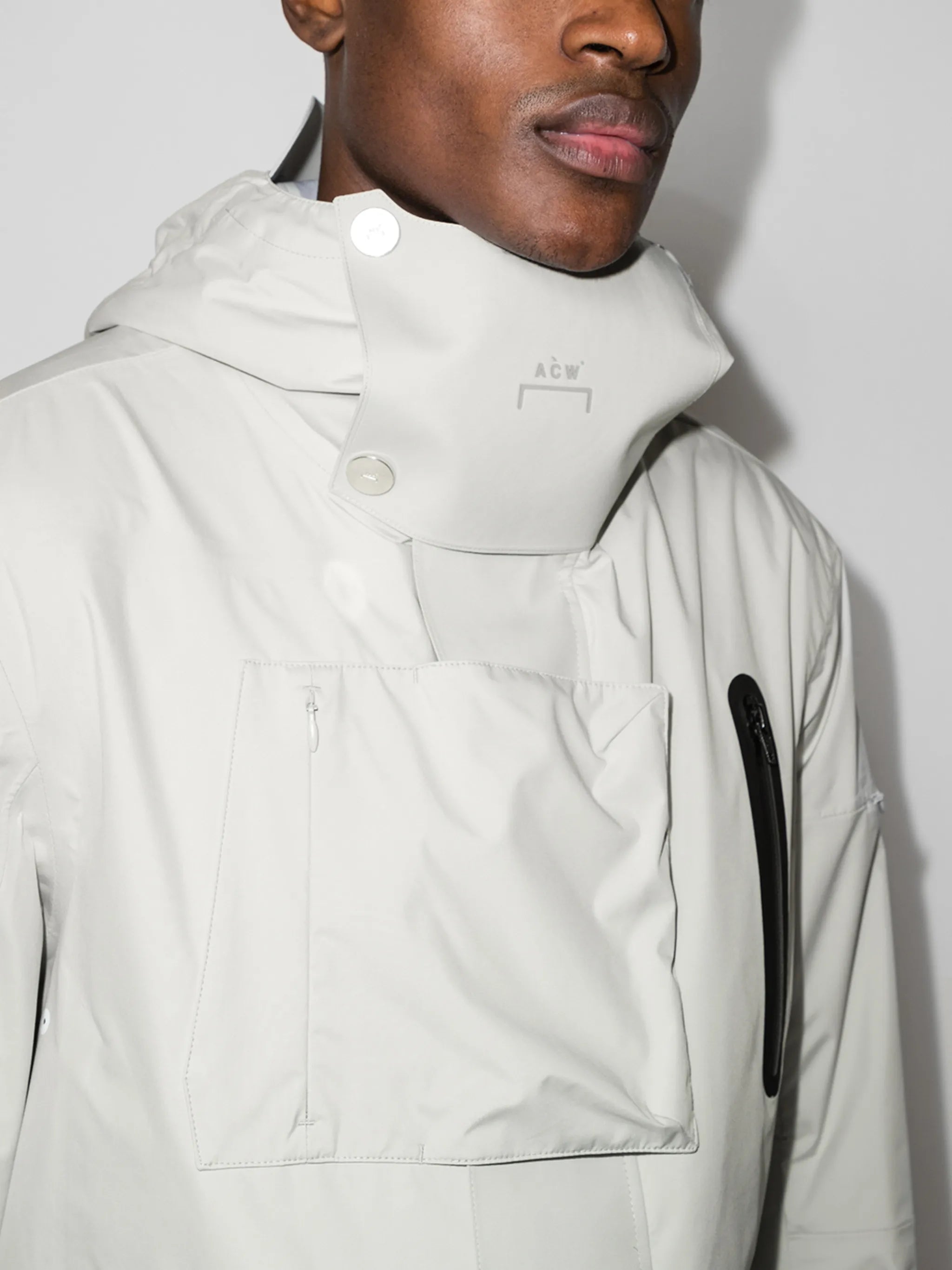 concealed-fastening hooded jacket