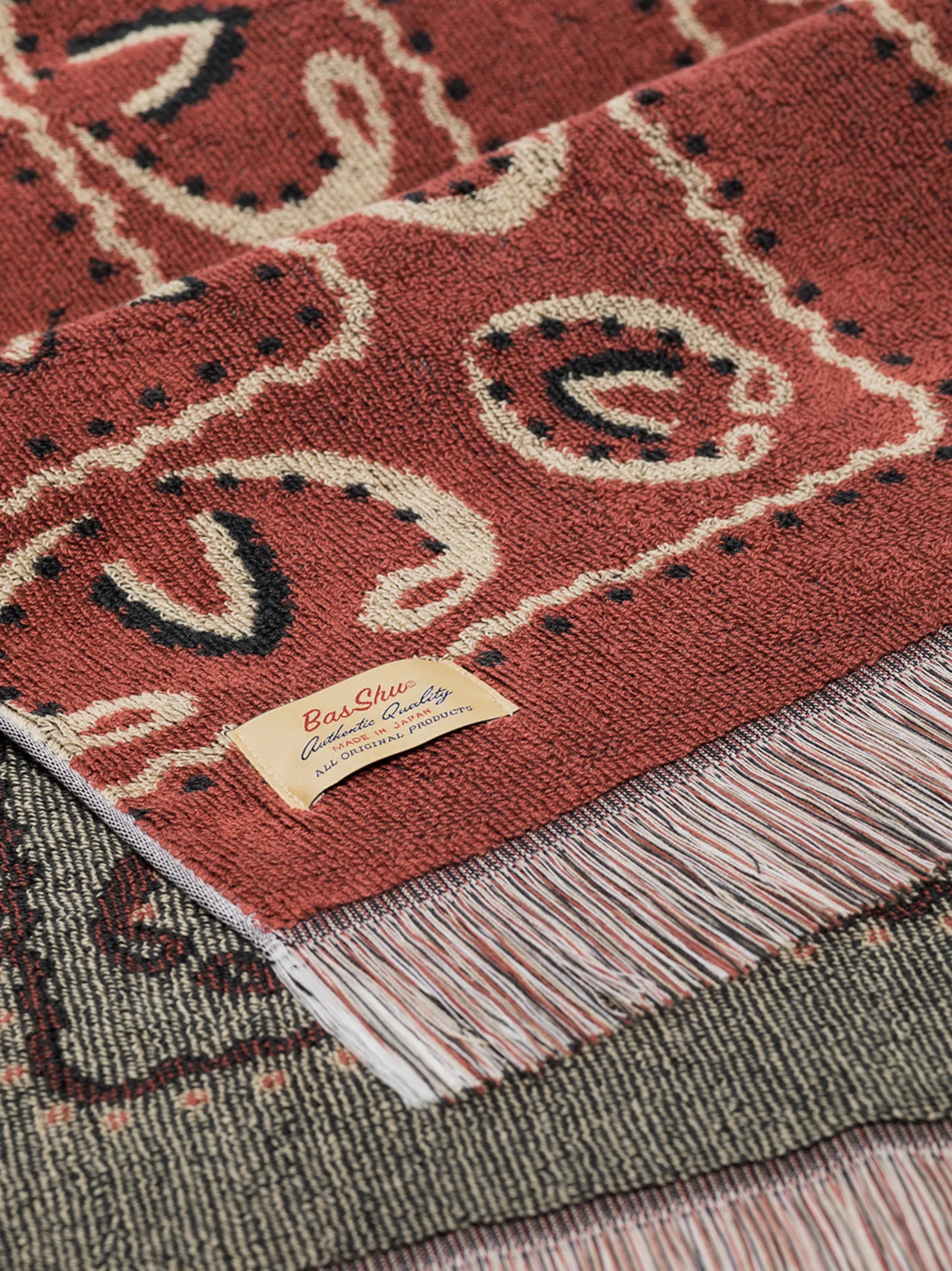 bandana-print bath towel