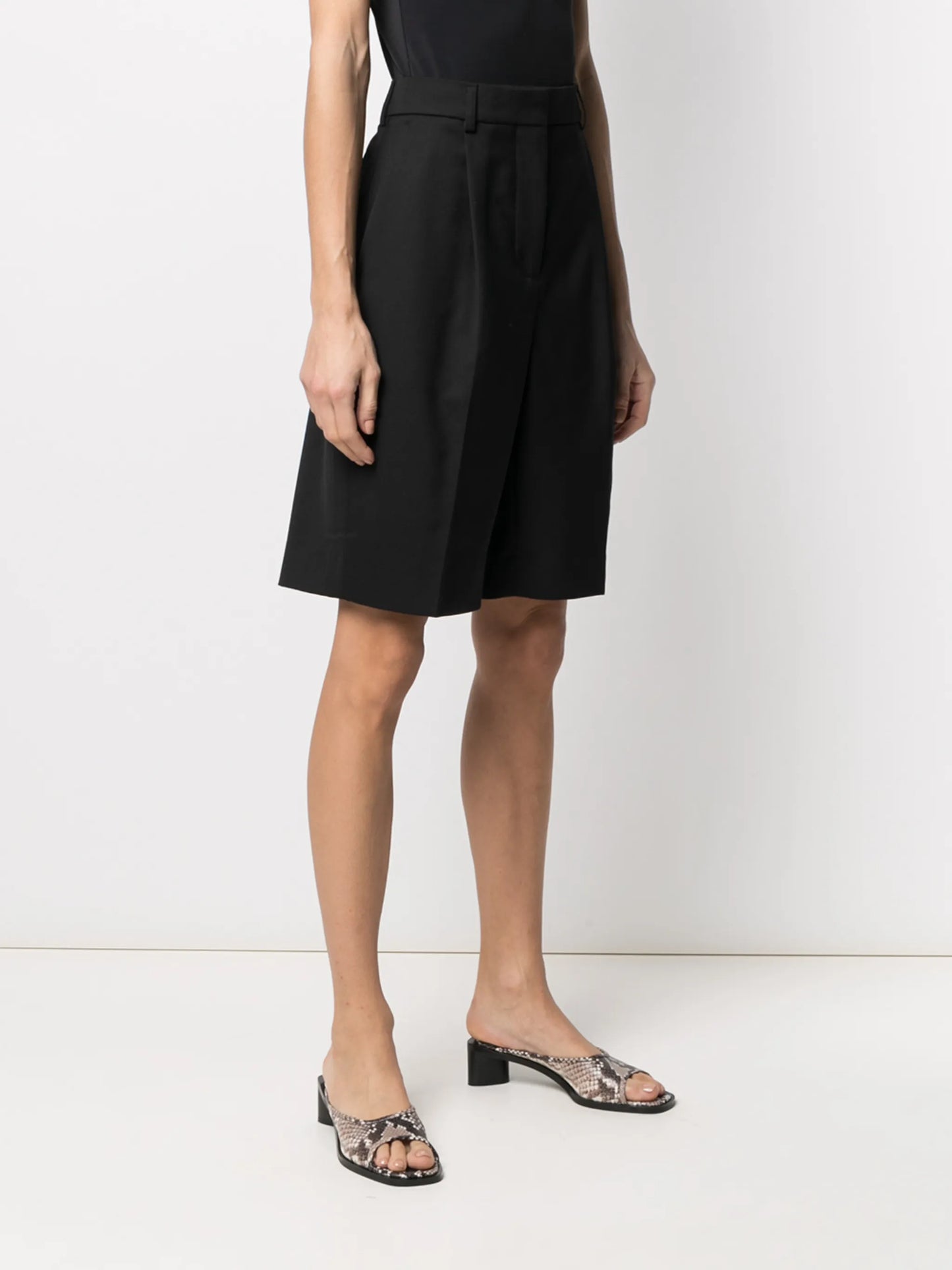 tailored knee-length shorts