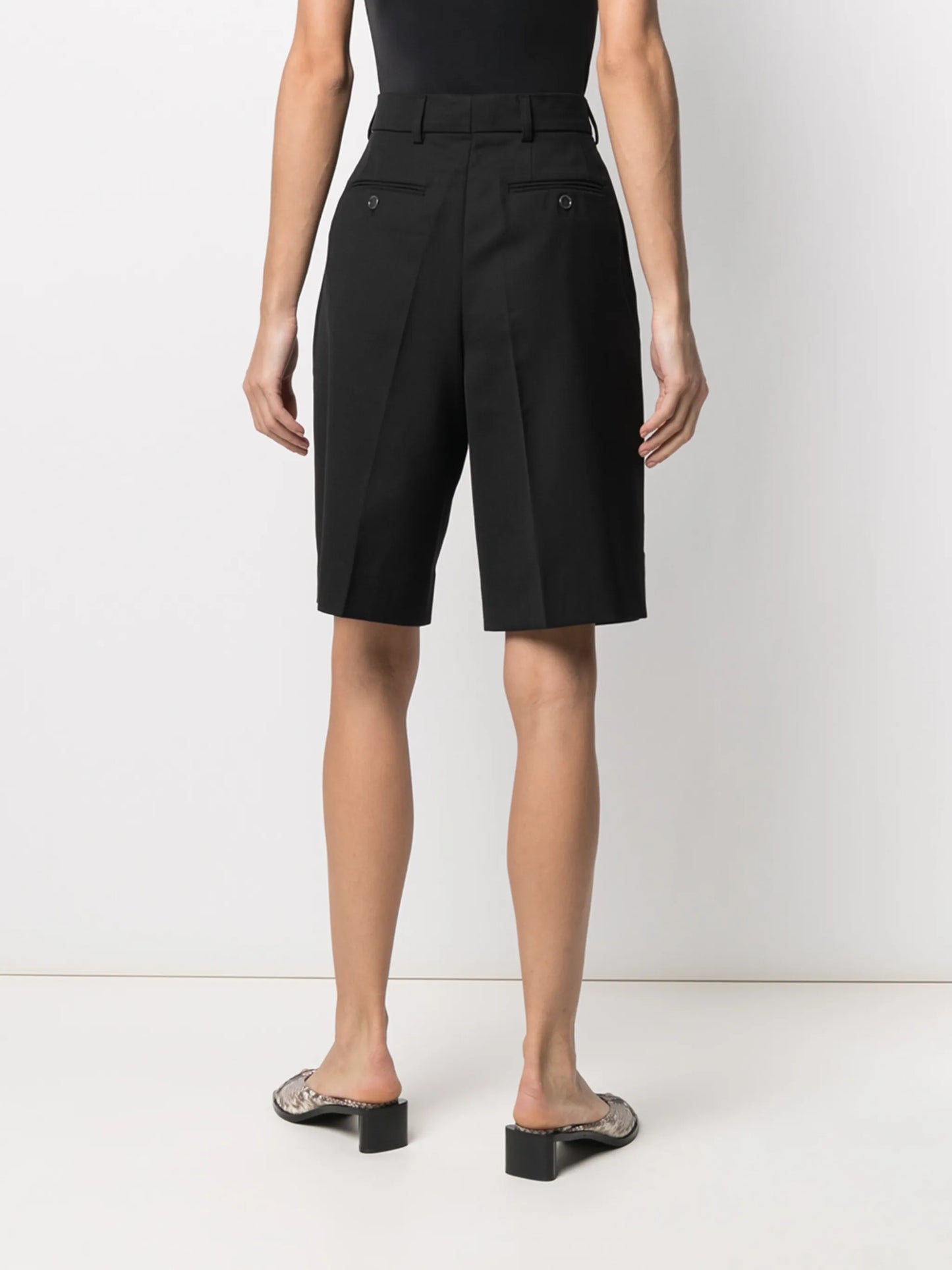 tailored knee-length shorts