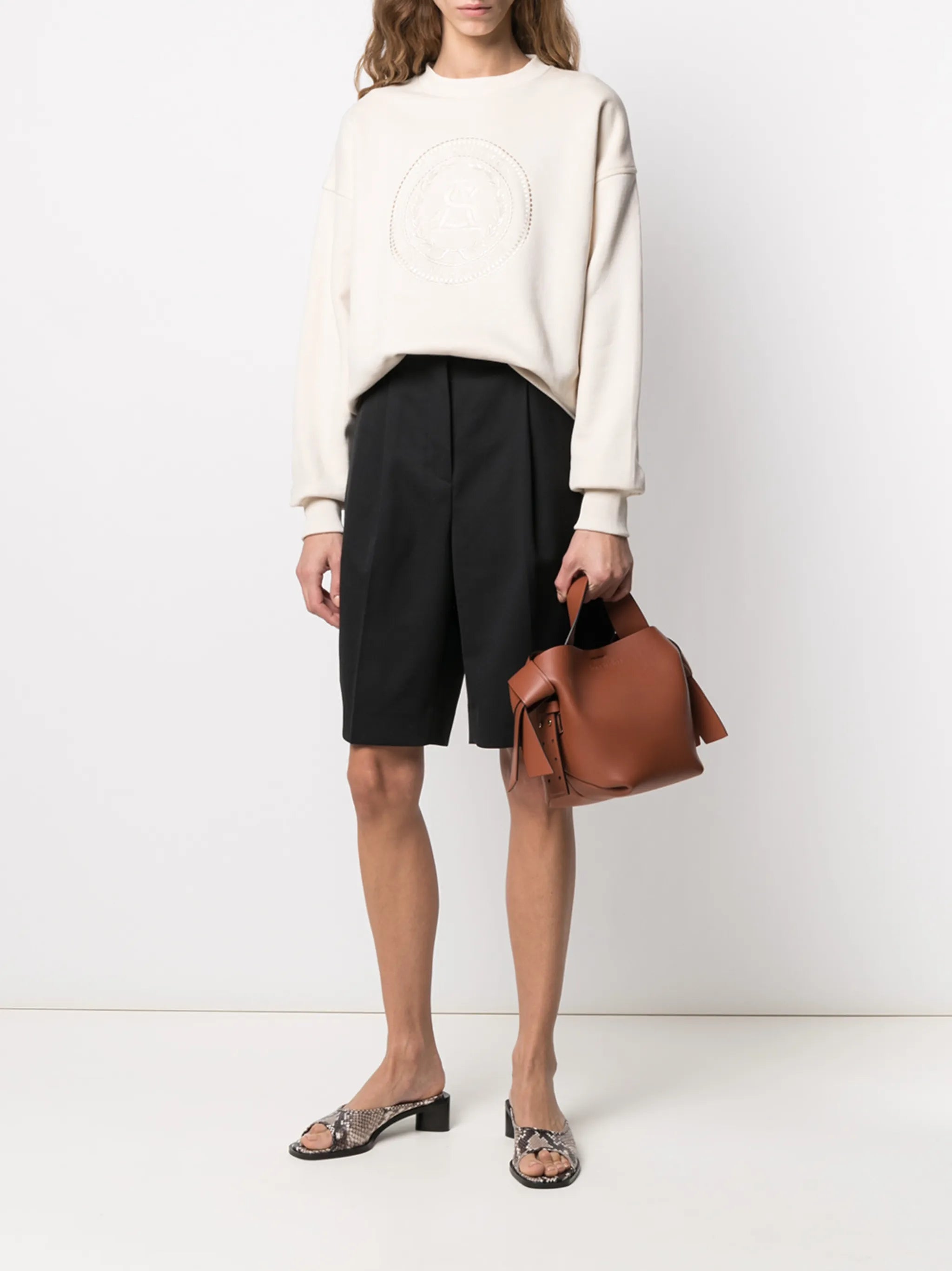 tailored knee-length shorts
