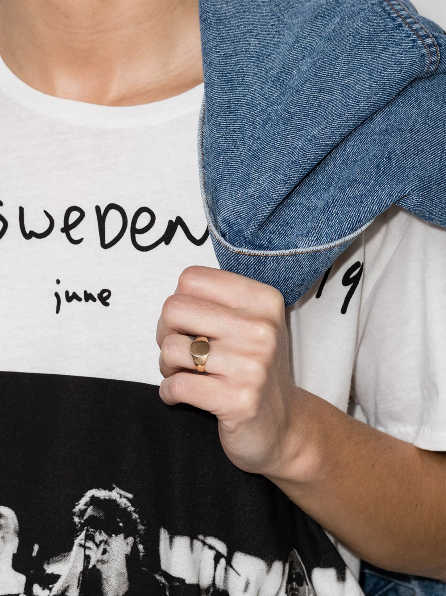 9kt yellow gold Mini Signet oval ring