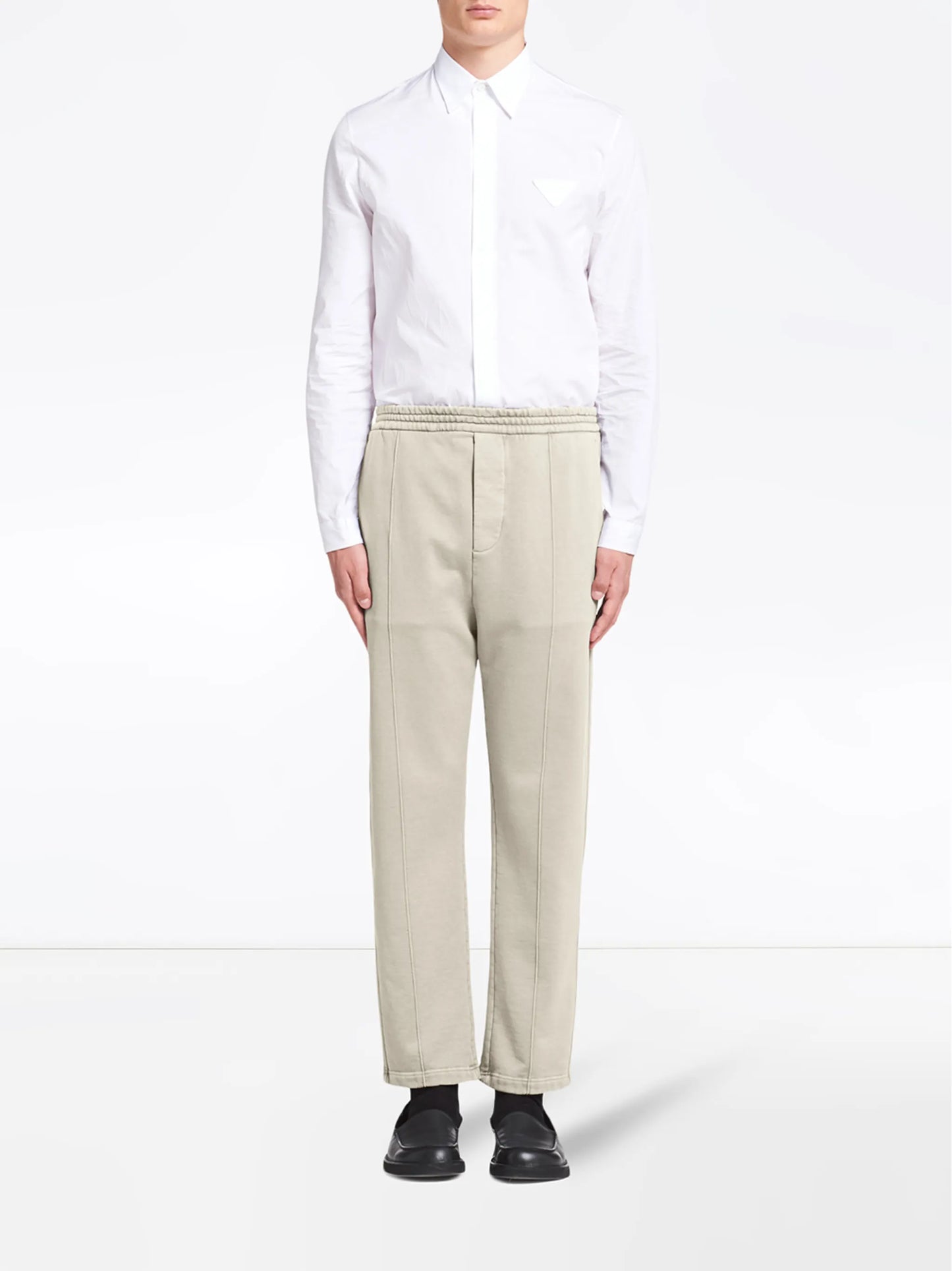 elasticated-waist straight-leg trousers