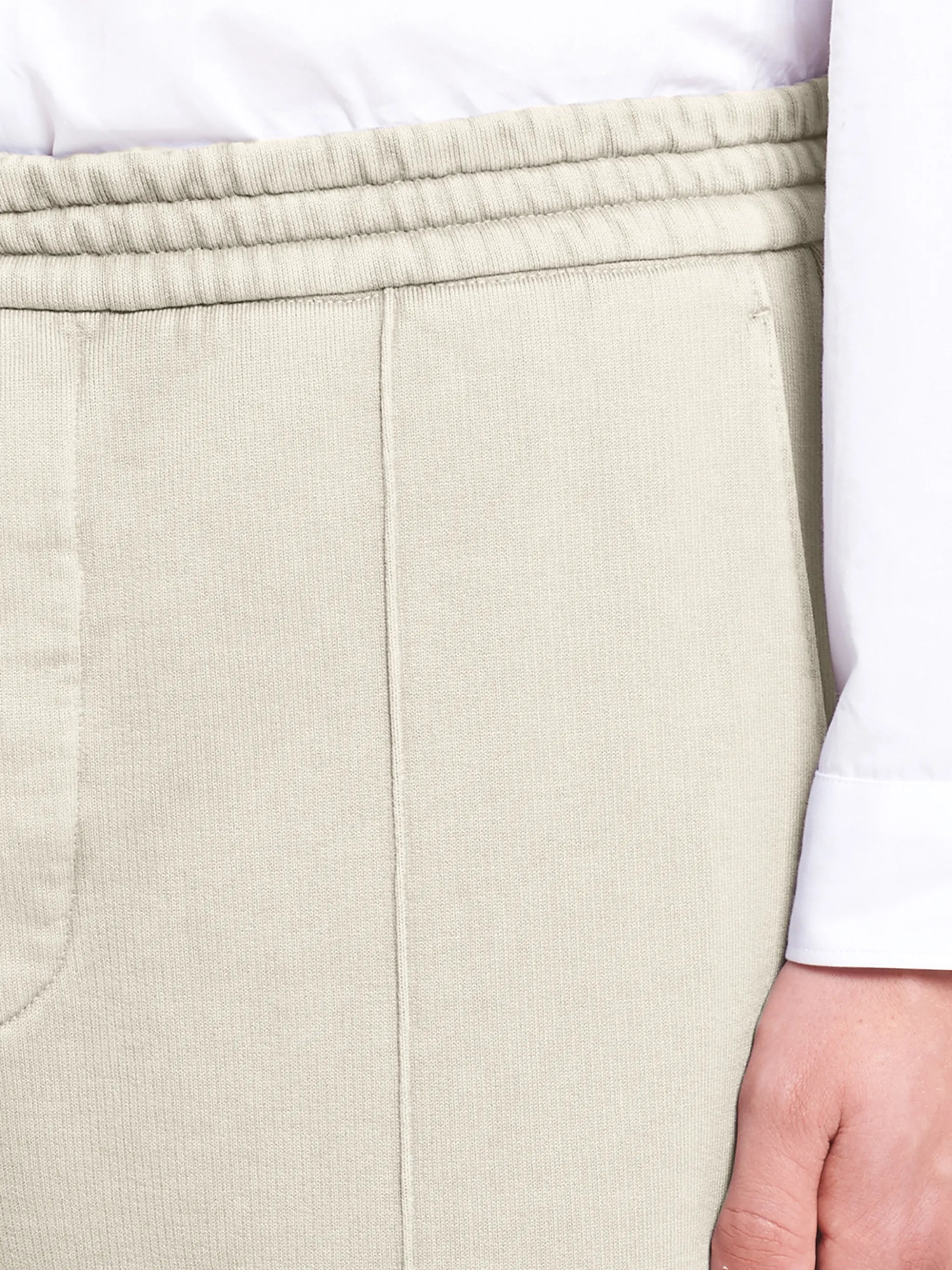 elasticated-waist straight-leg trousers