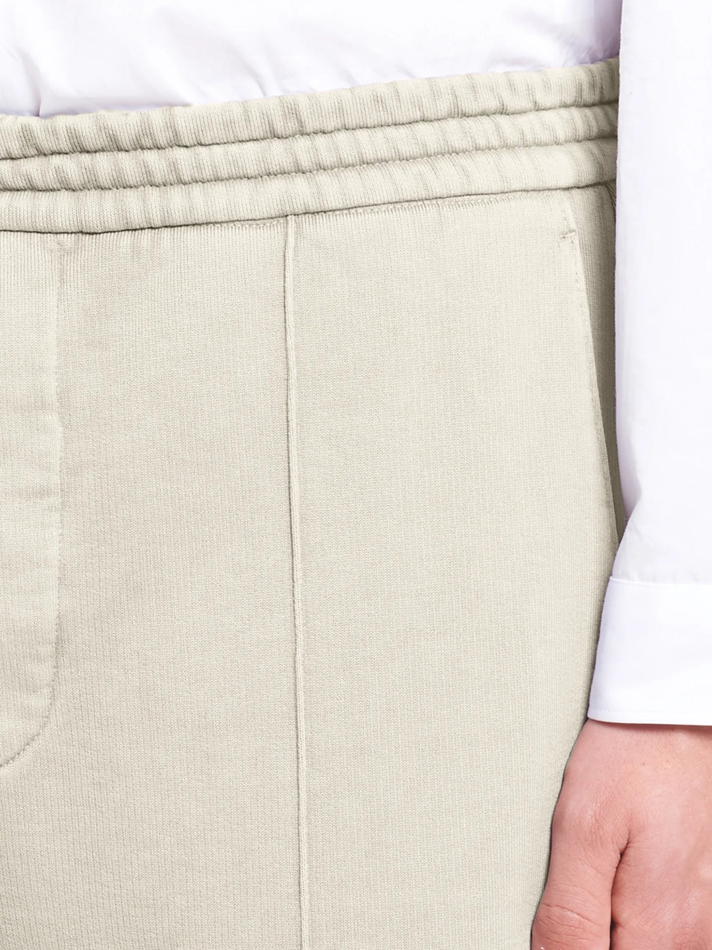 elasticated-waist straight-leg trousers
