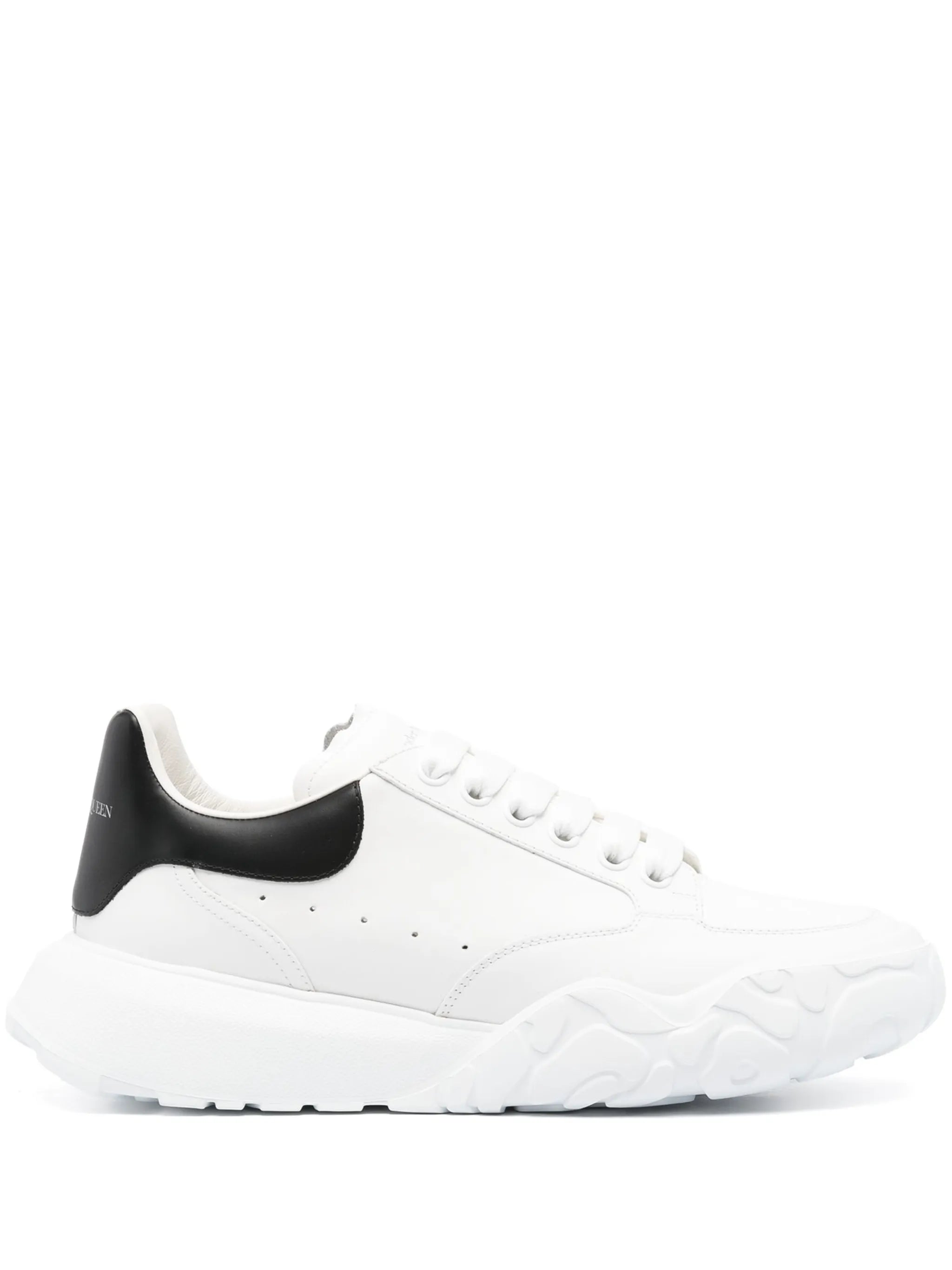 Court sneakers