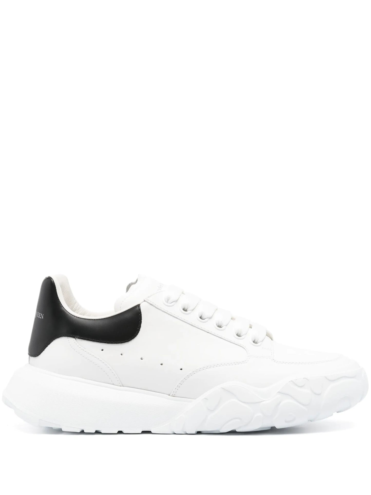 Court sneakers