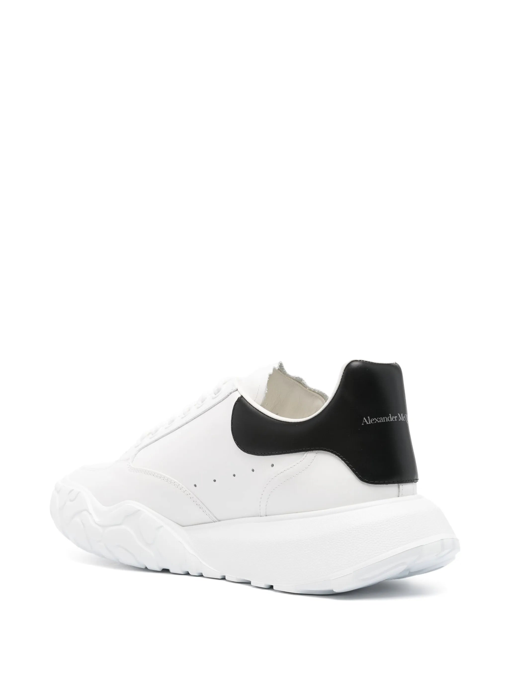 Court sneakers