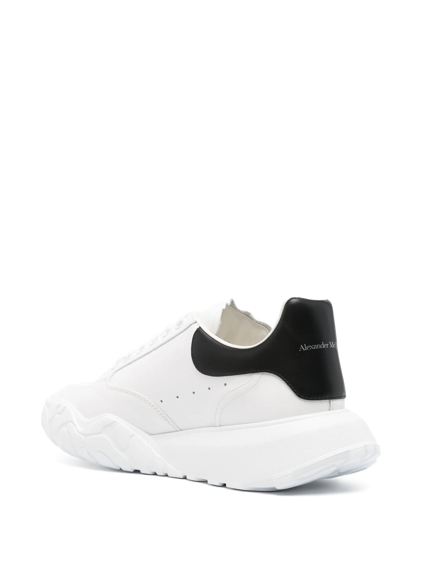 Court sneakers