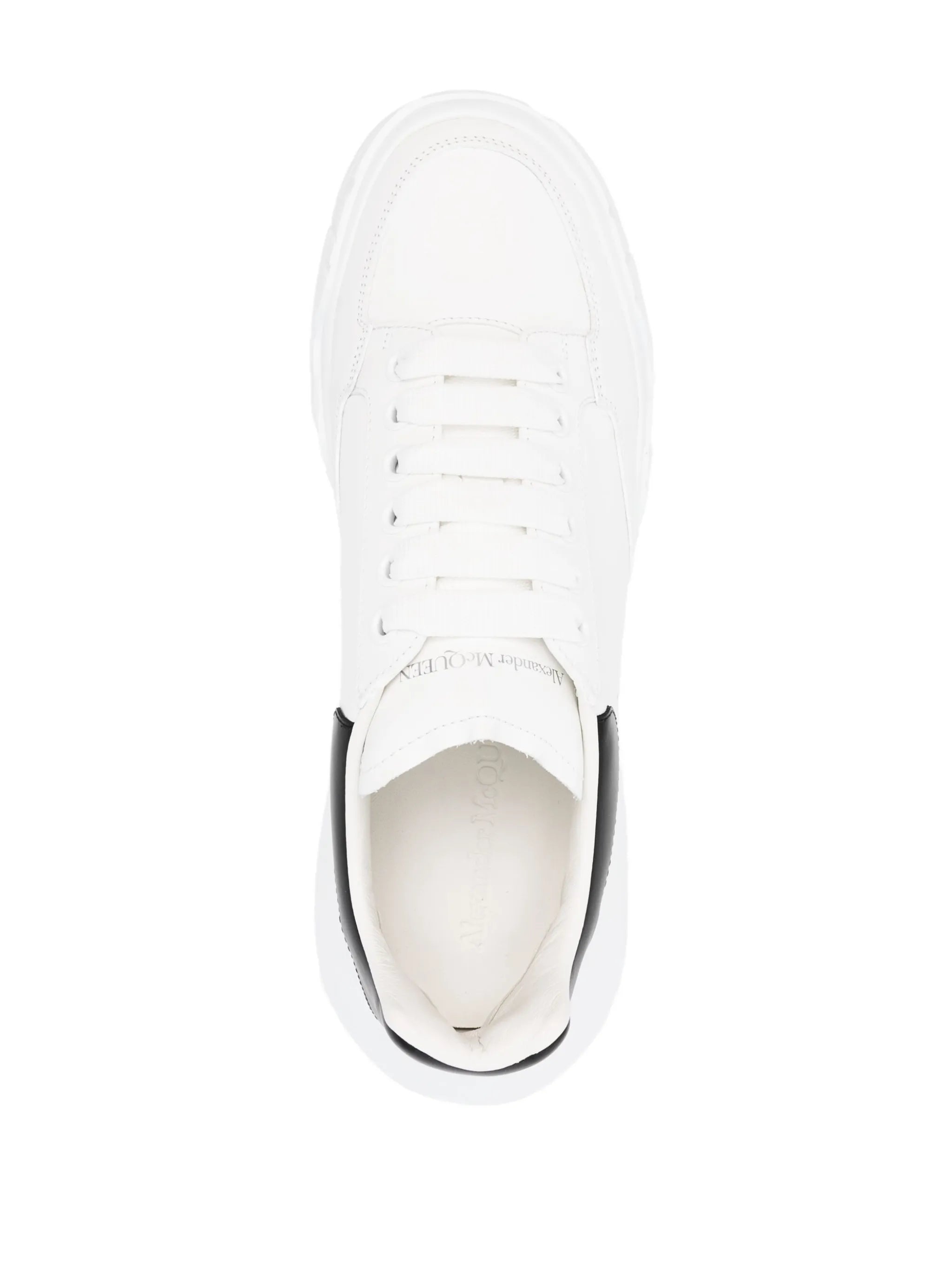 Court sneakers