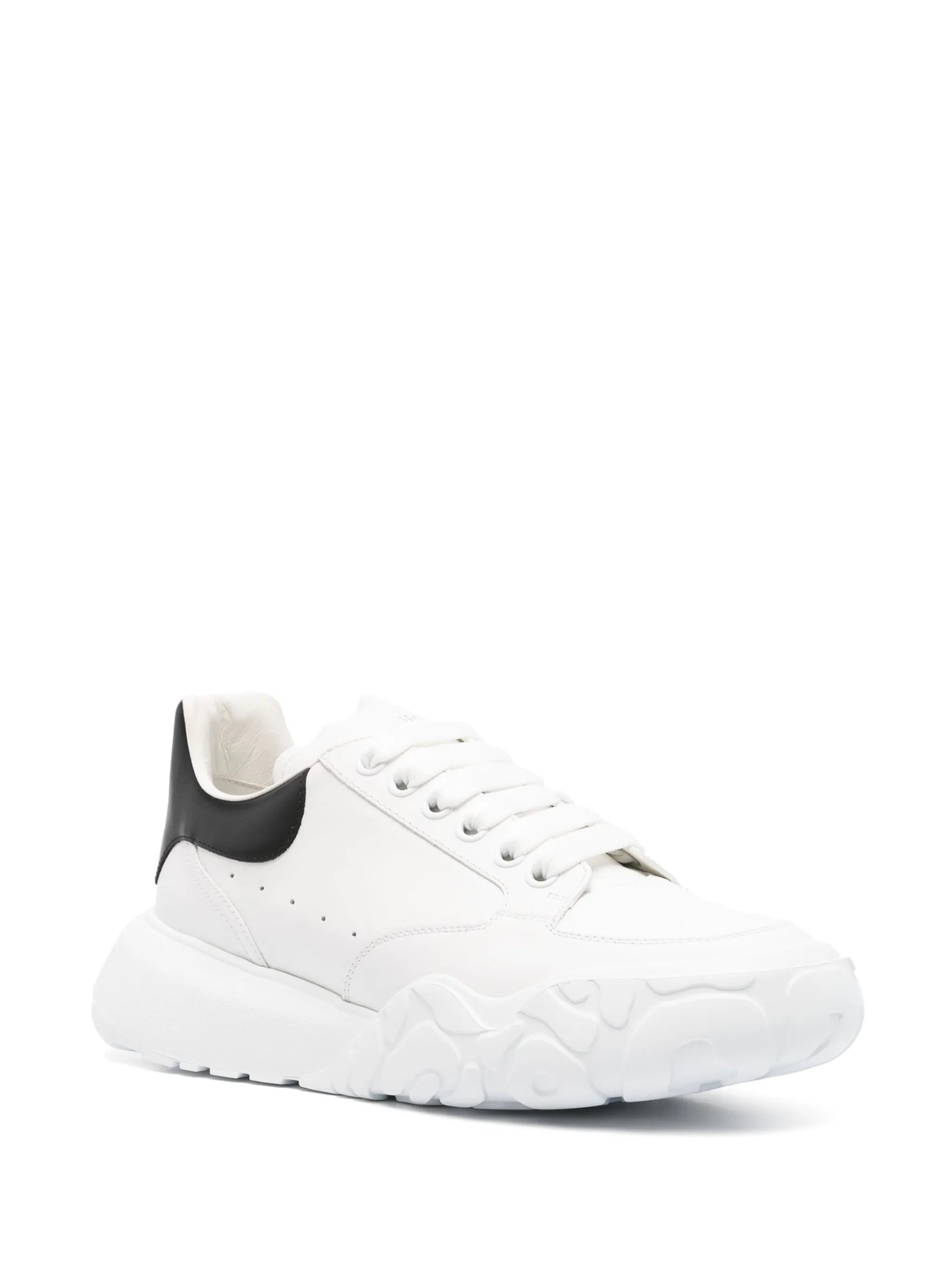 Court sneakers