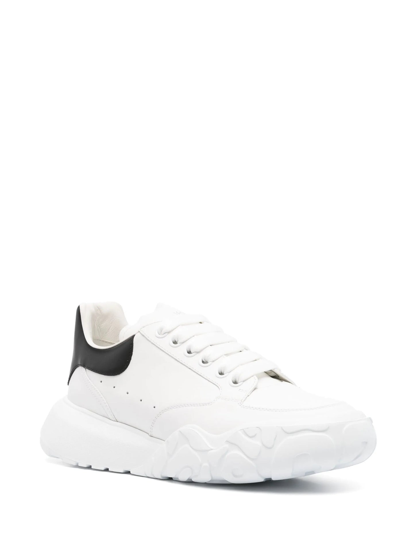 Court sneakers
