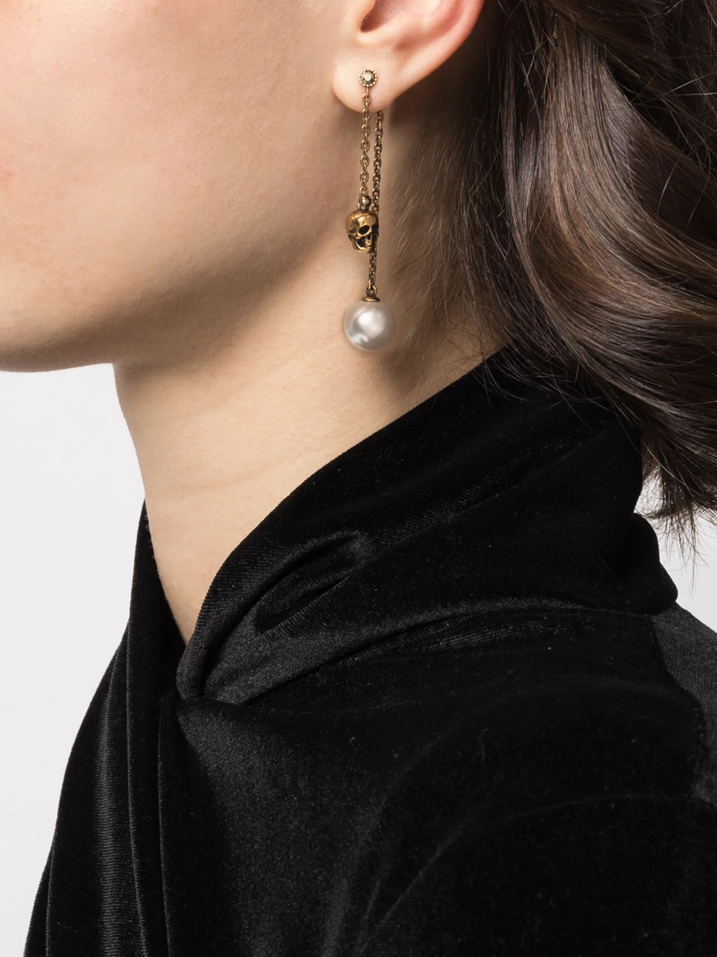 pearl-embellished skull pendant earrings