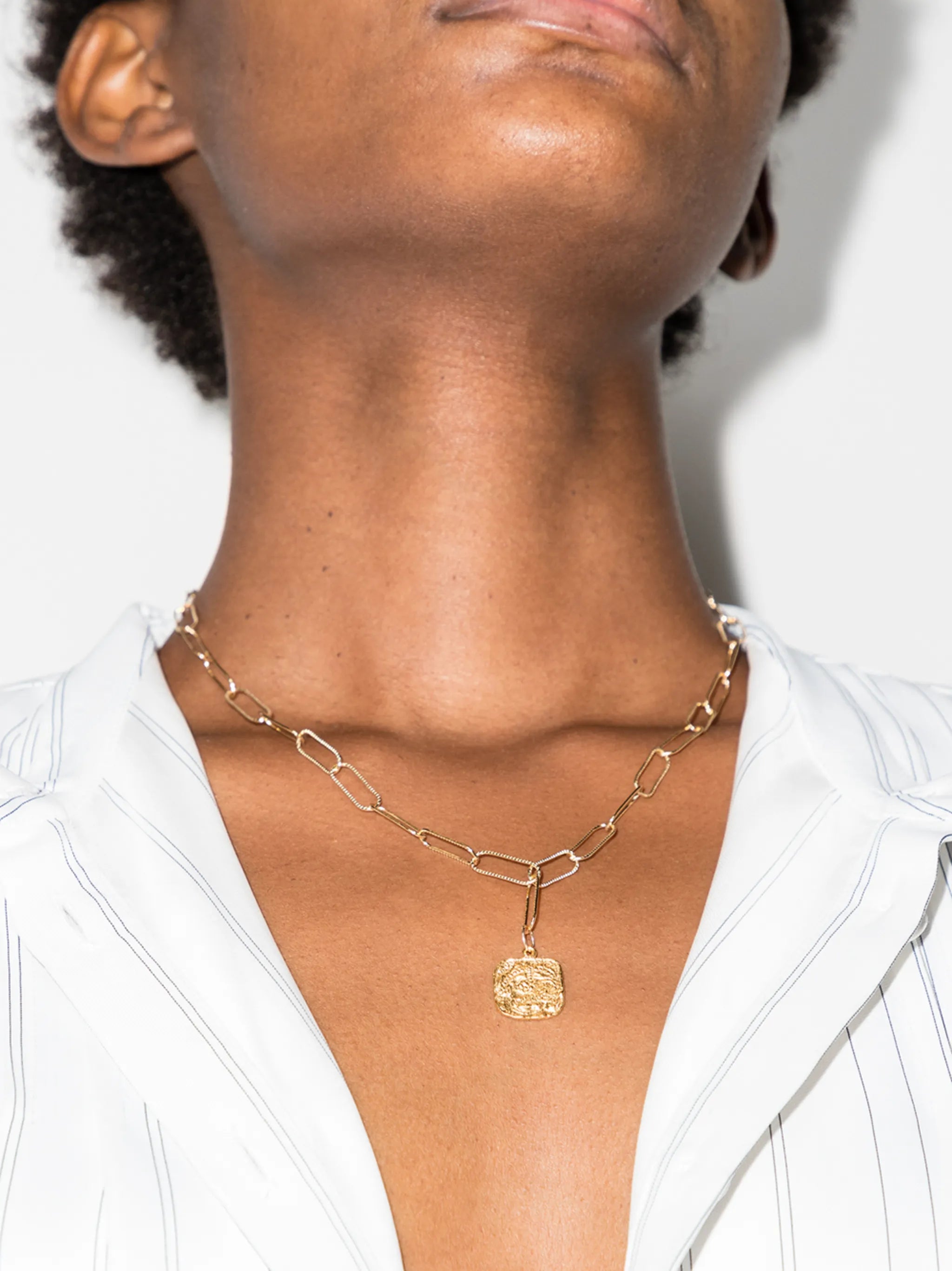 chain-link pendant necklace