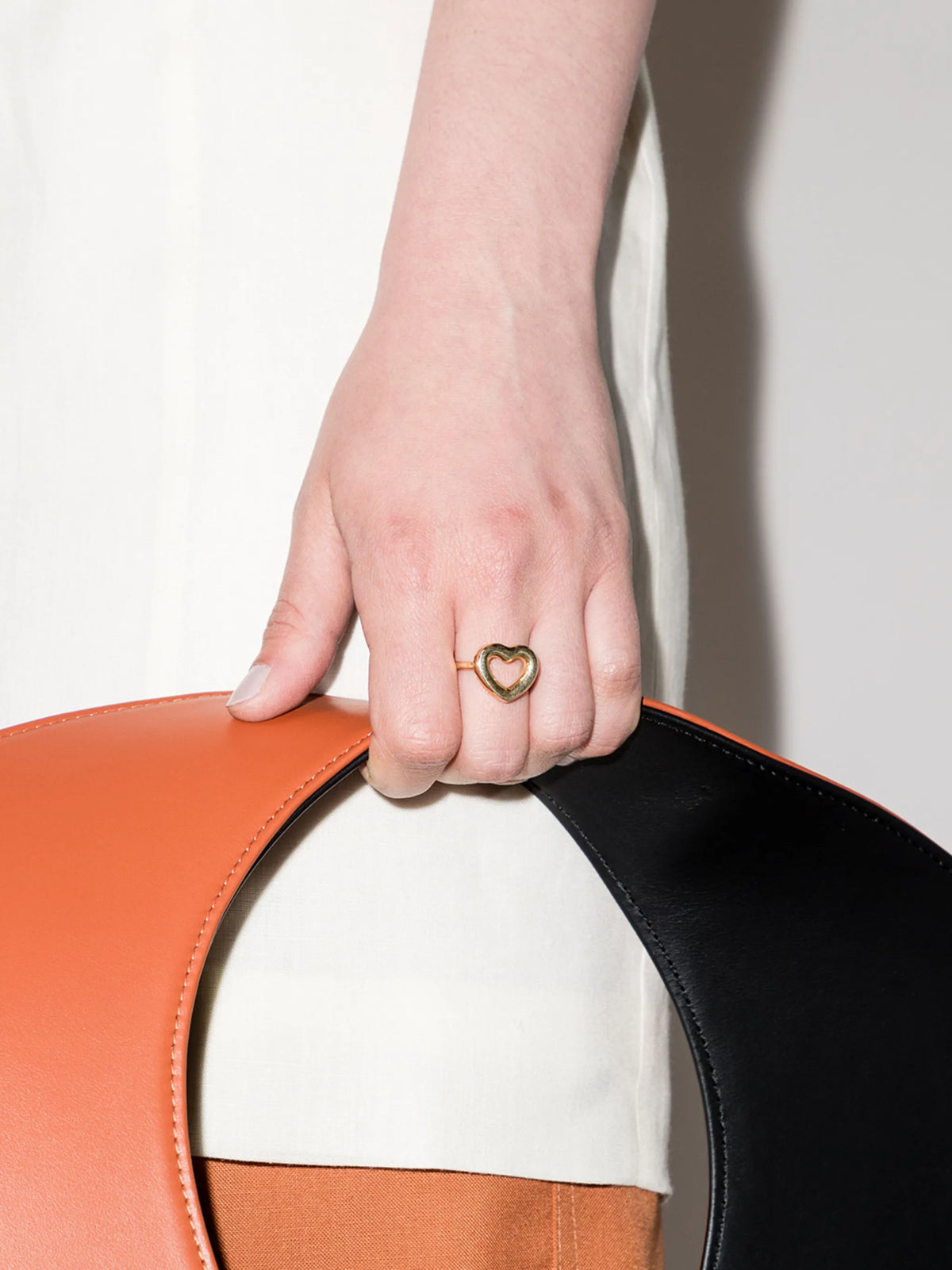 Cuore heart-shape ring