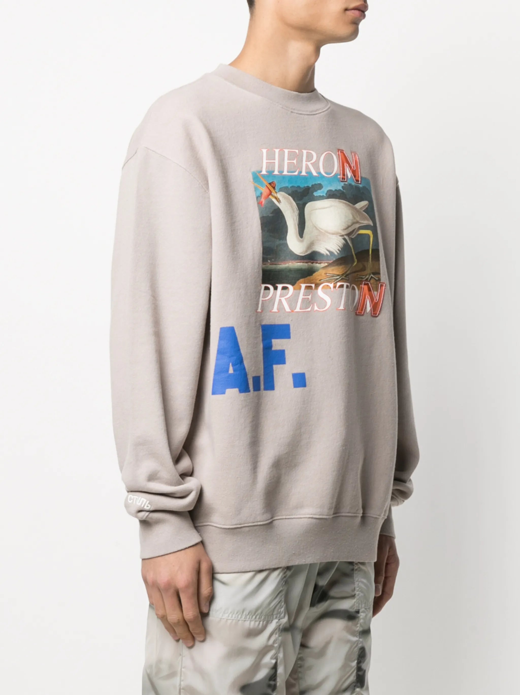 graphic-print long-sleeved sweatshirt