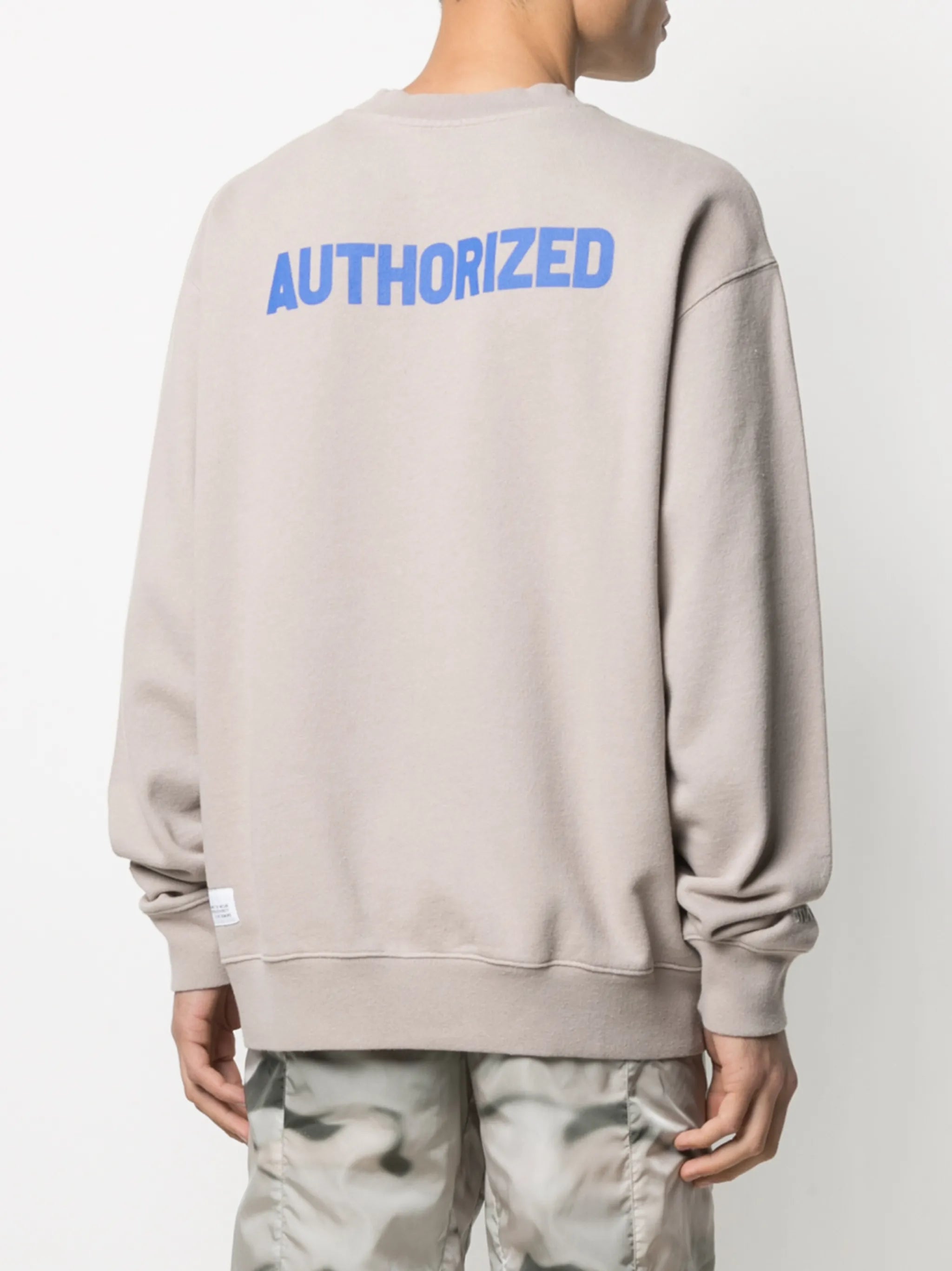 graphic-print long-sleeved sweatshirt