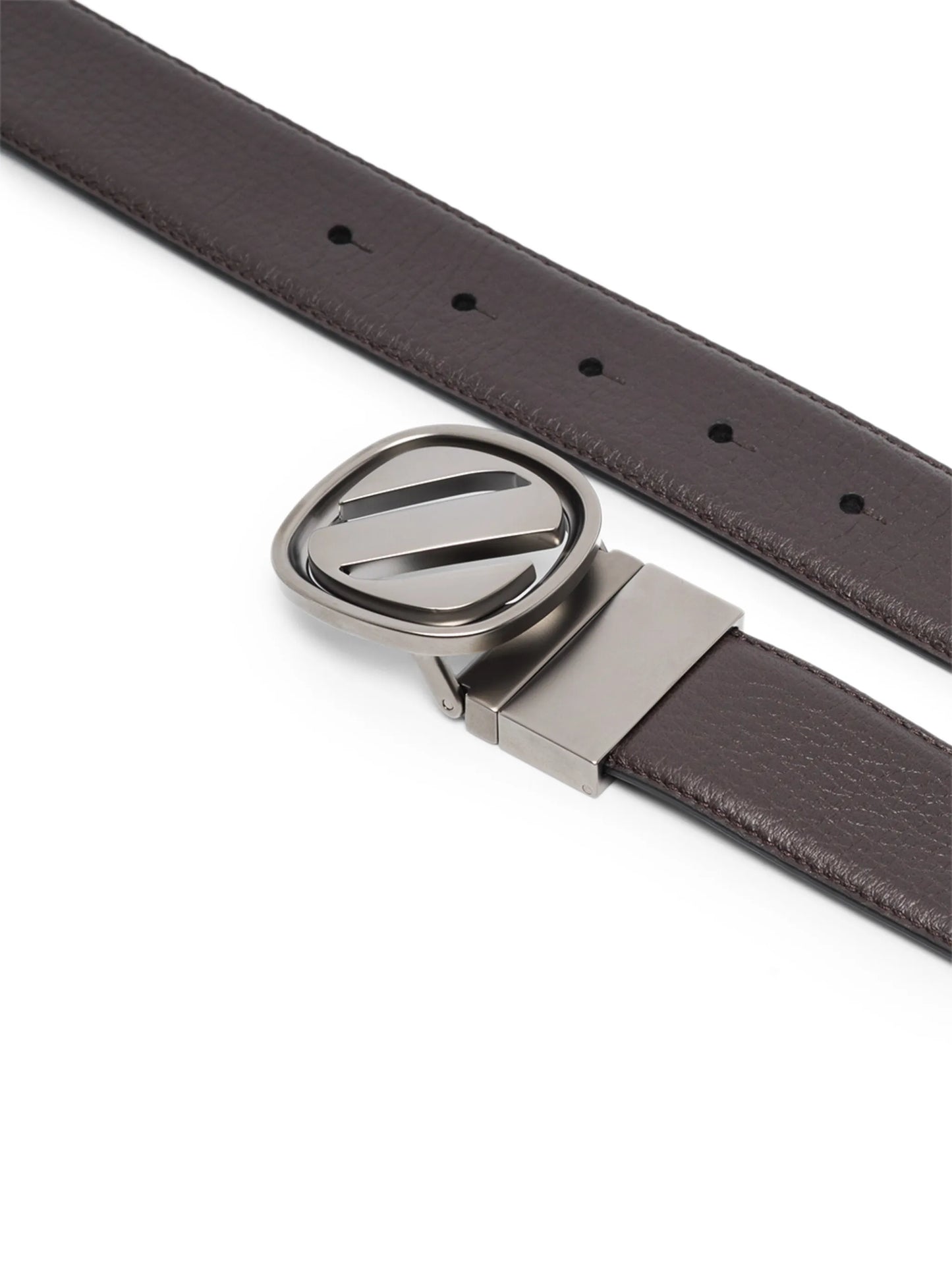 buckle-fastening leather belt
