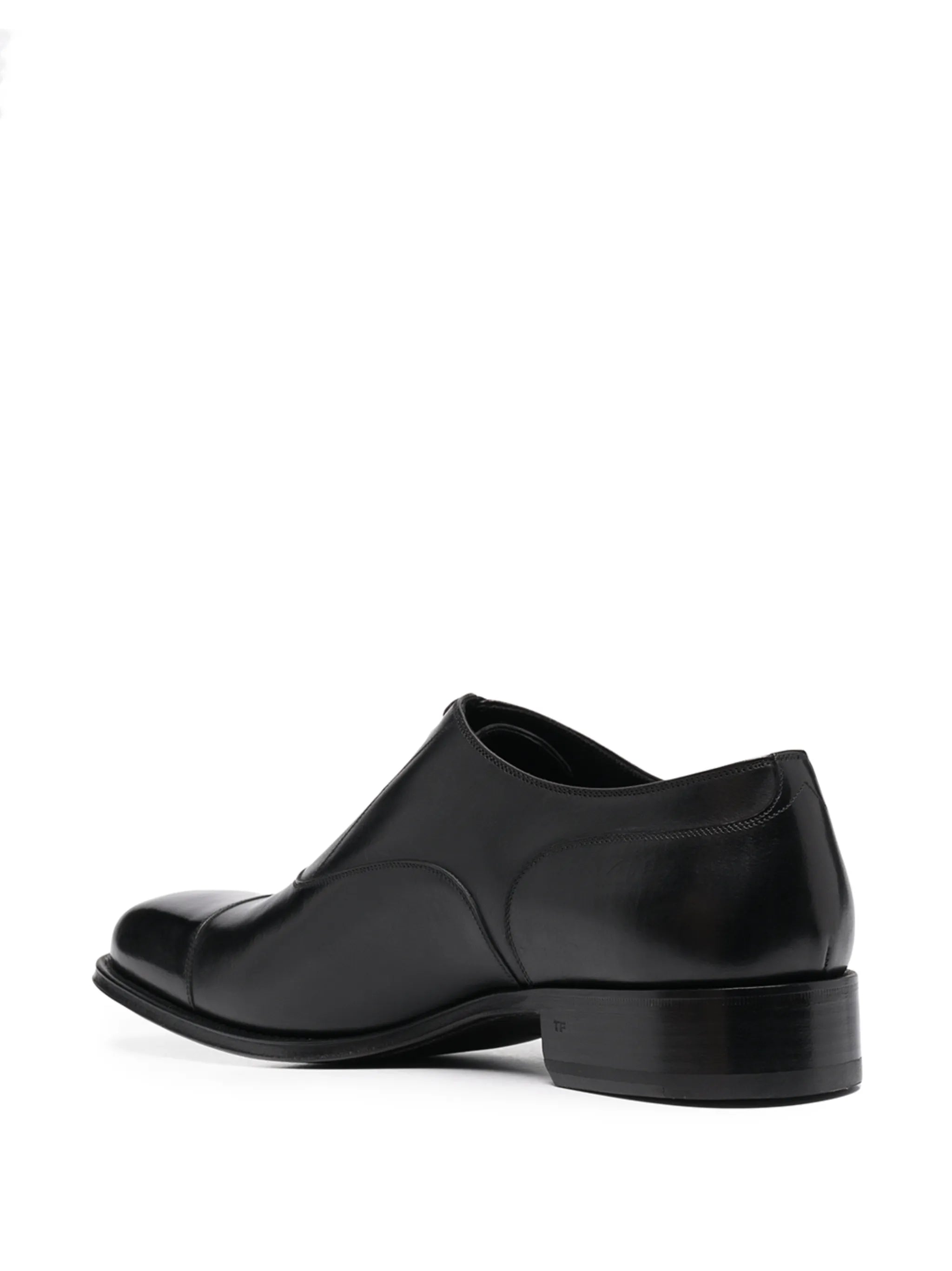 lace-up Oxford shoes