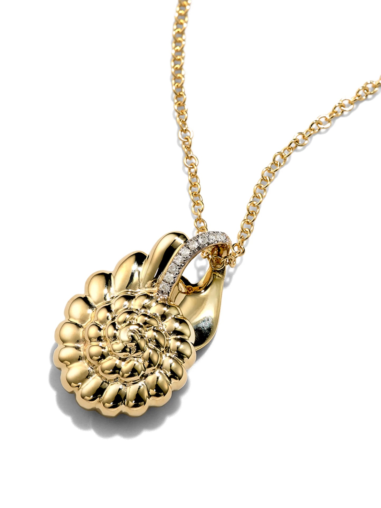 9kt yellow gold shell necklace