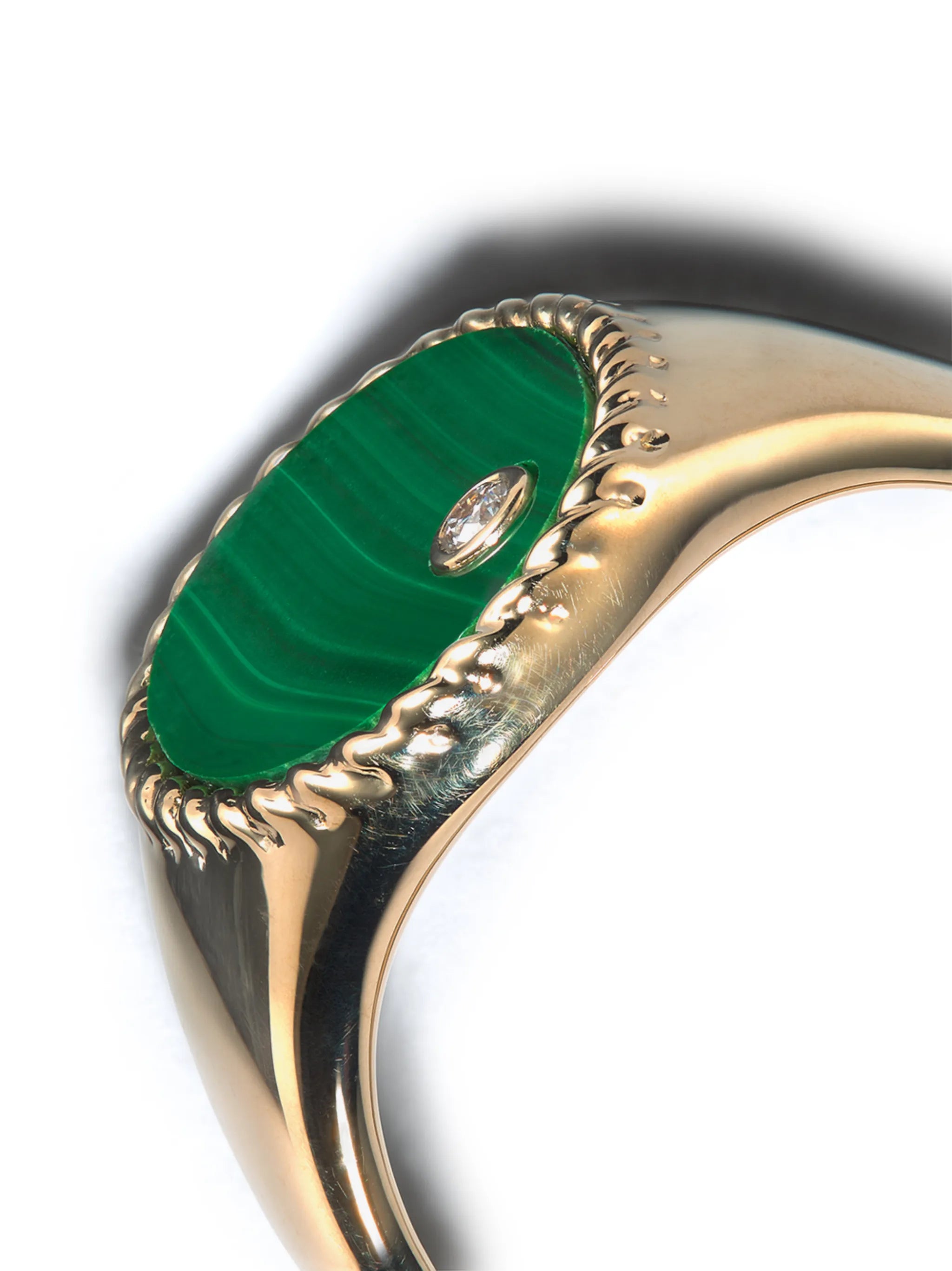 oval signet ring in malachite and yellow gold