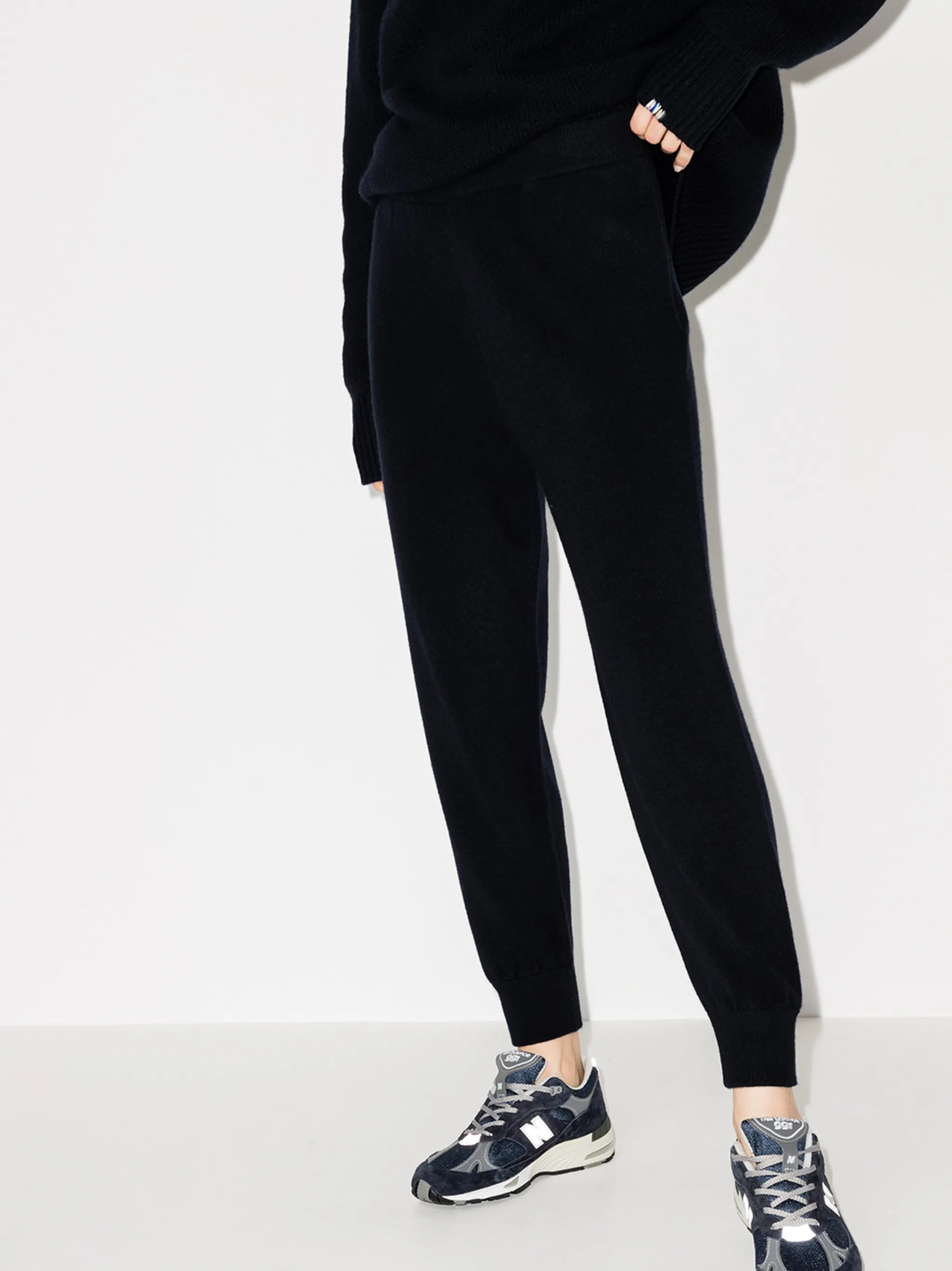 elasticated waistband track pants