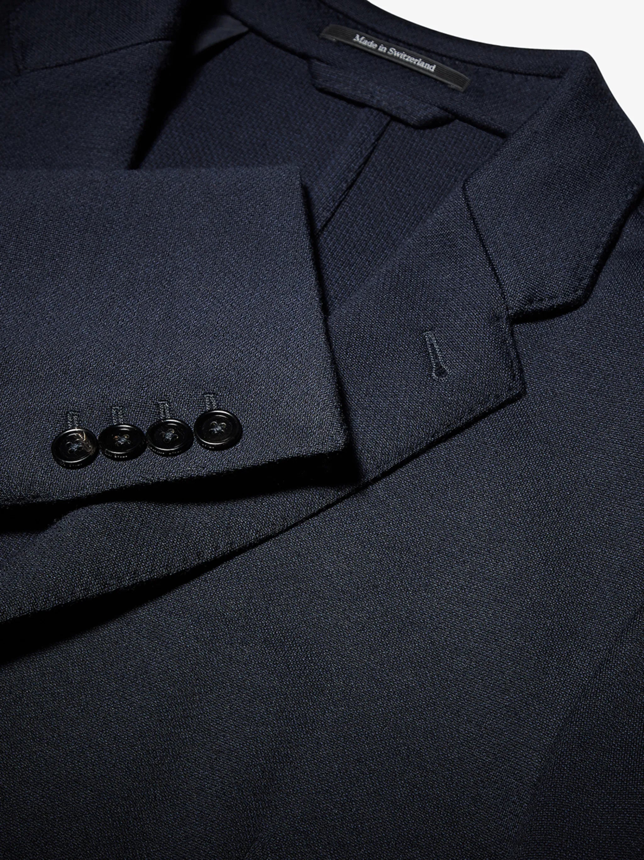 notched-lapel single-breasted blazer