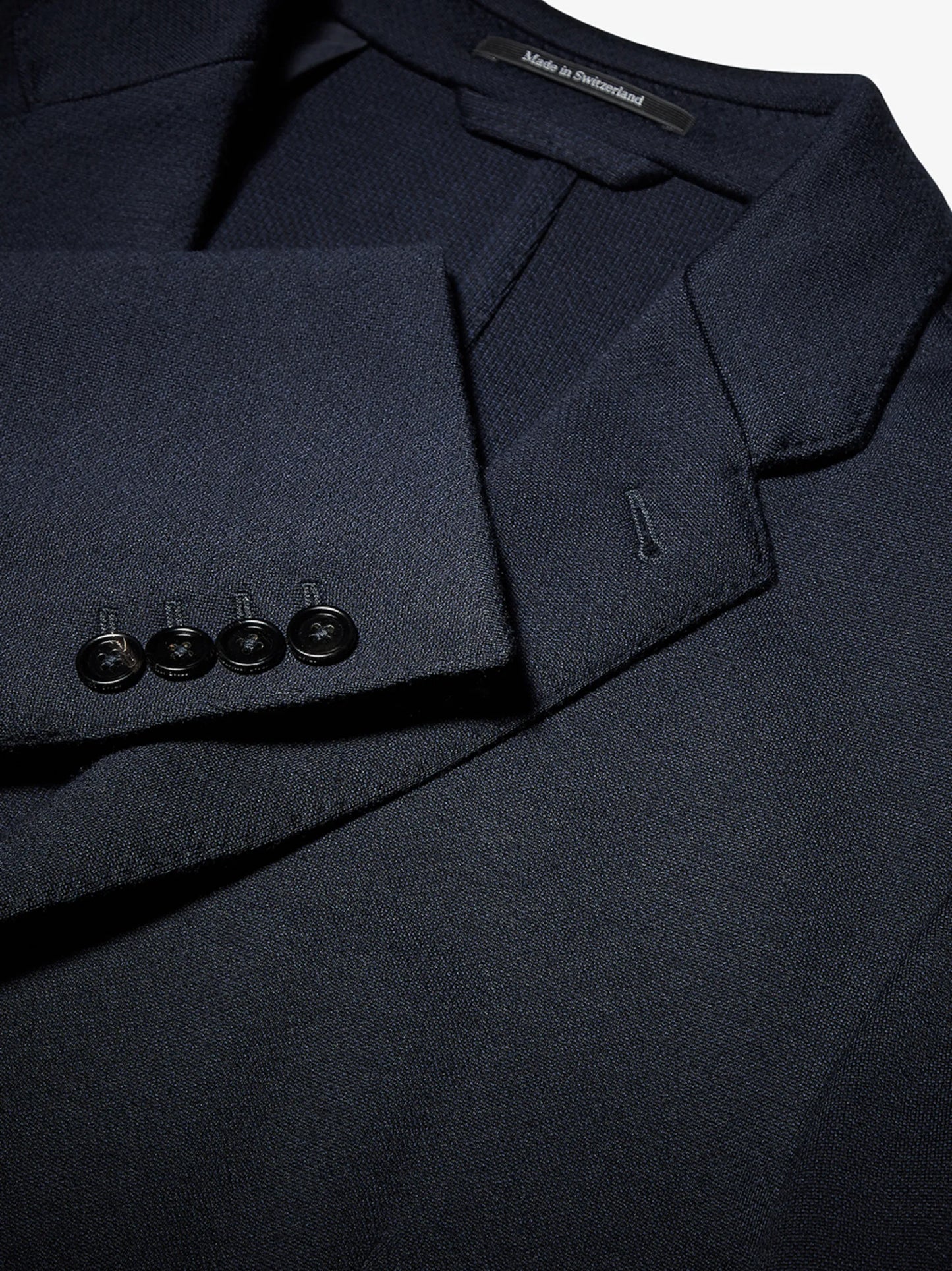 notched-lapel single-breasted blazer