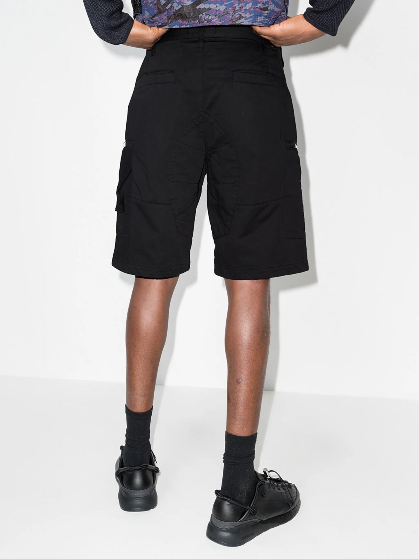 zipped details knee-length shorts