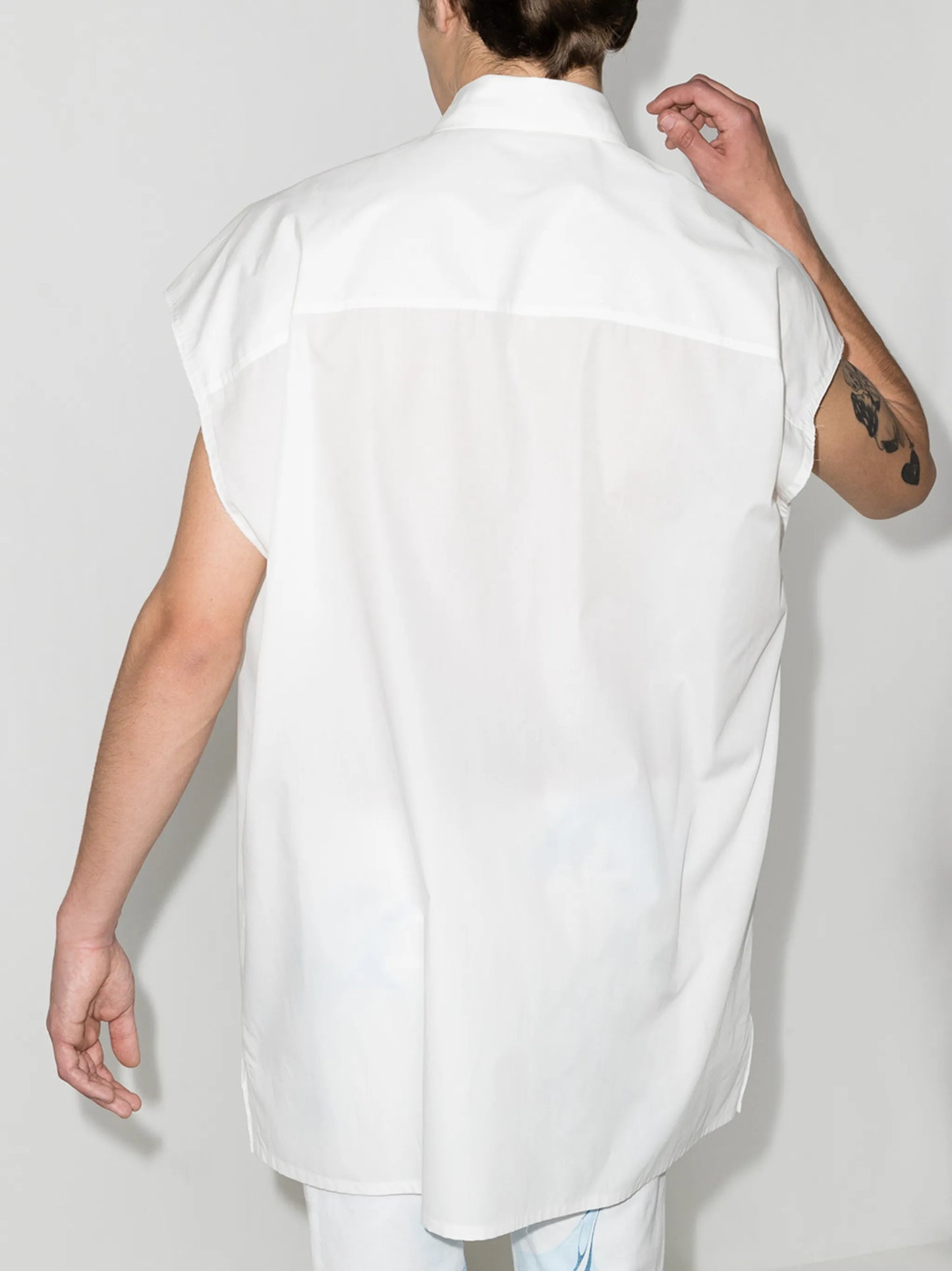 sleeveless cotton shirt