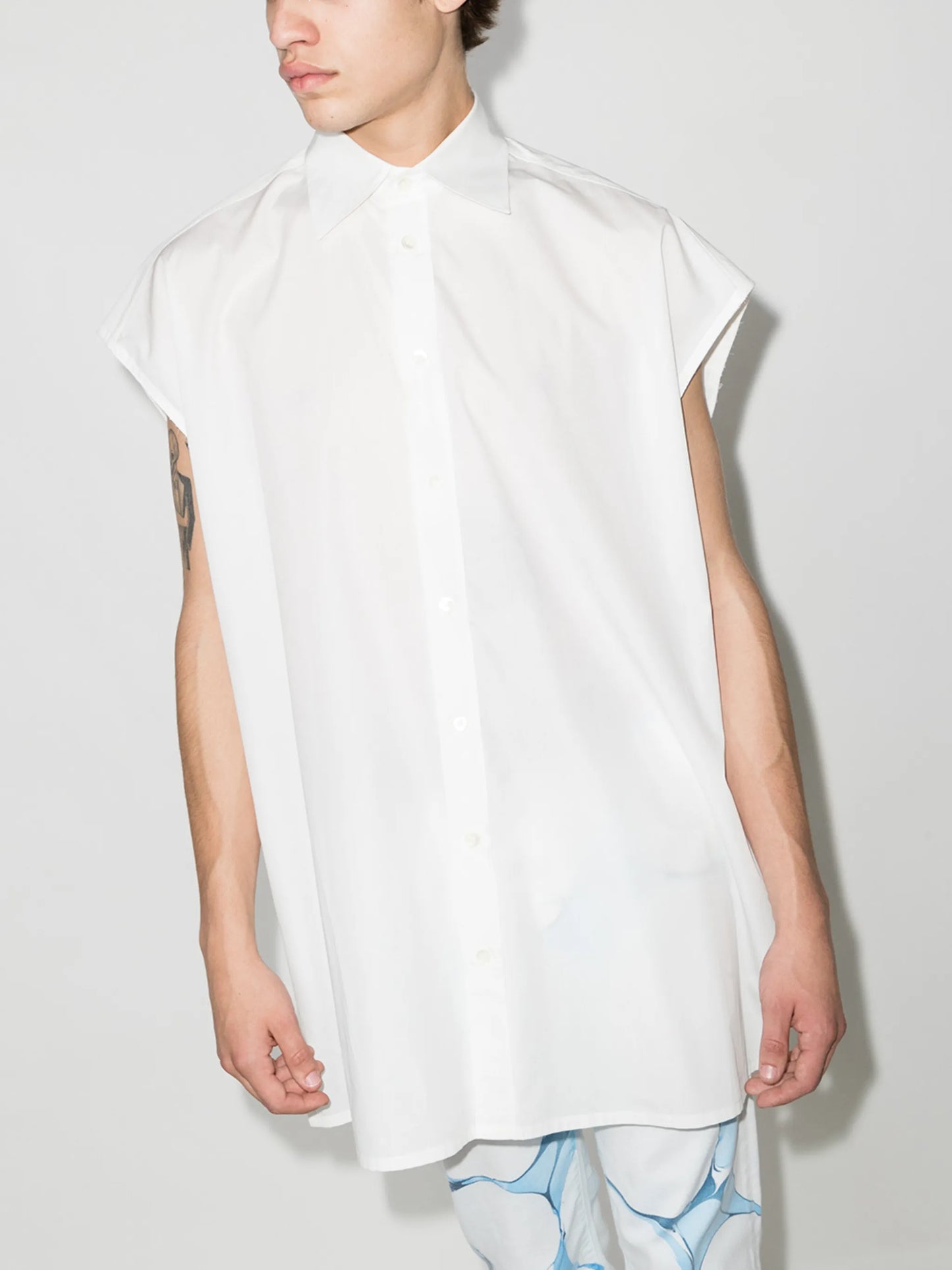 sleeveless cotton shirt