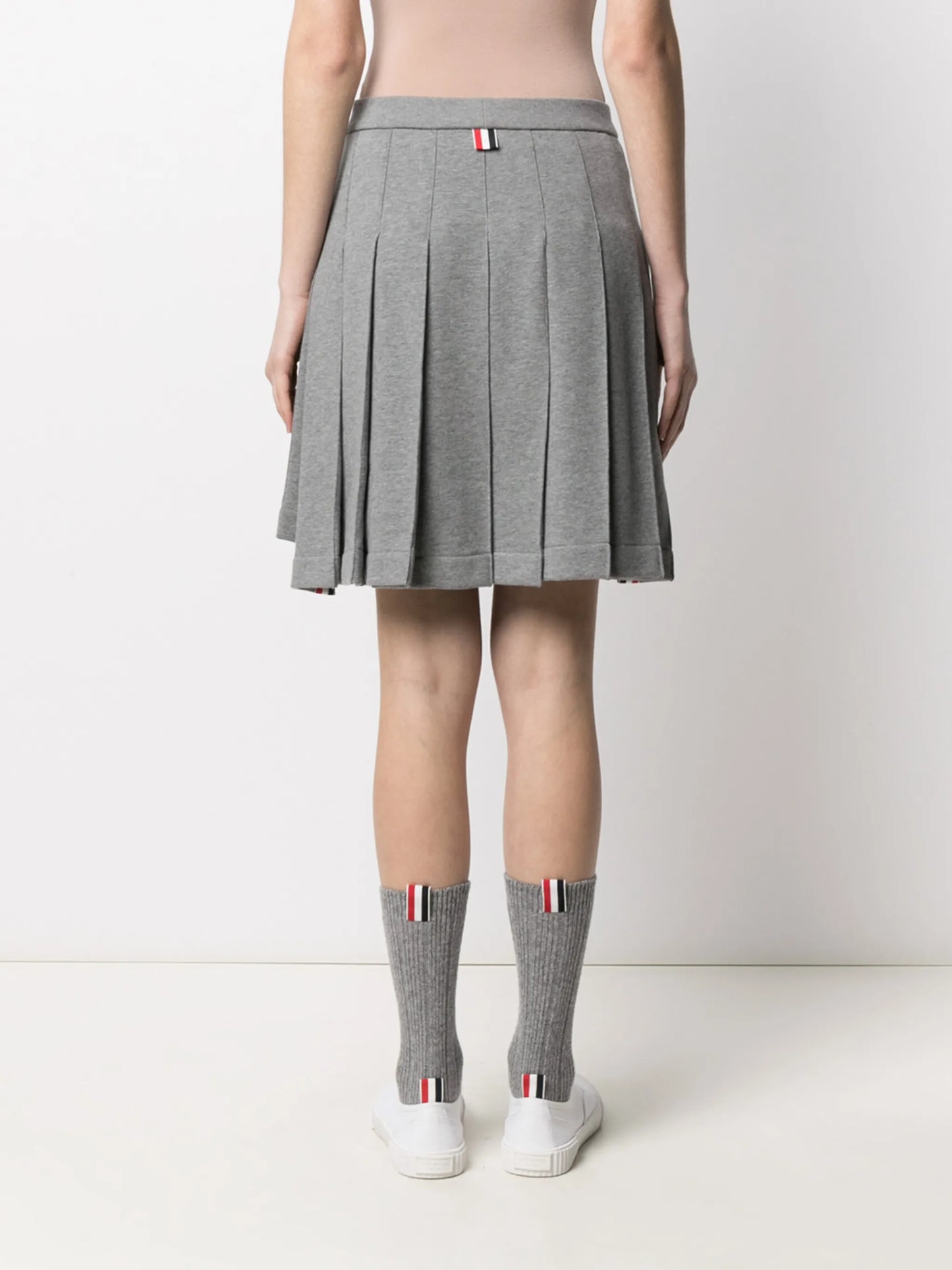logo patch pleated short skirt