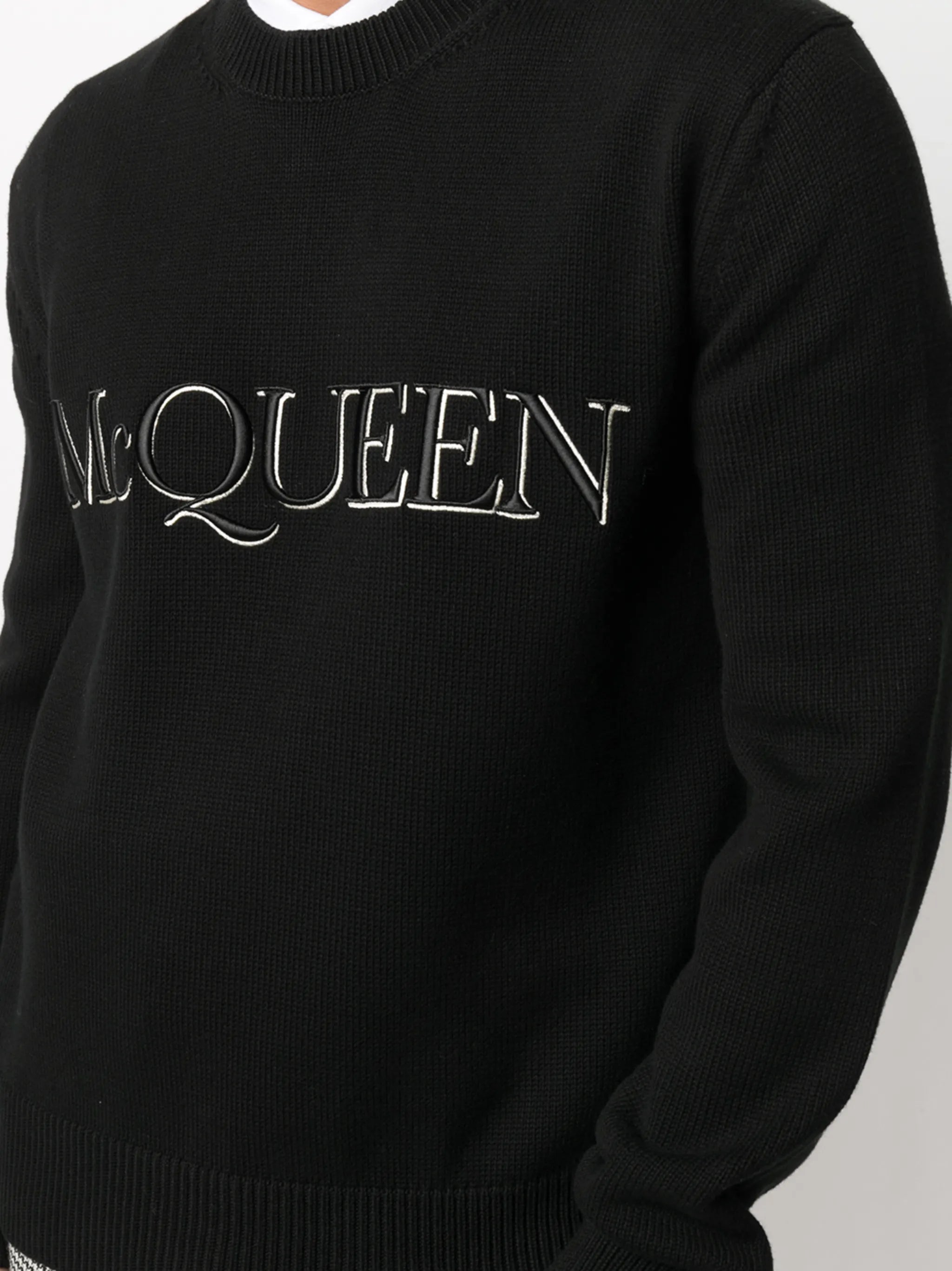 logo-embroidered knitted jumper