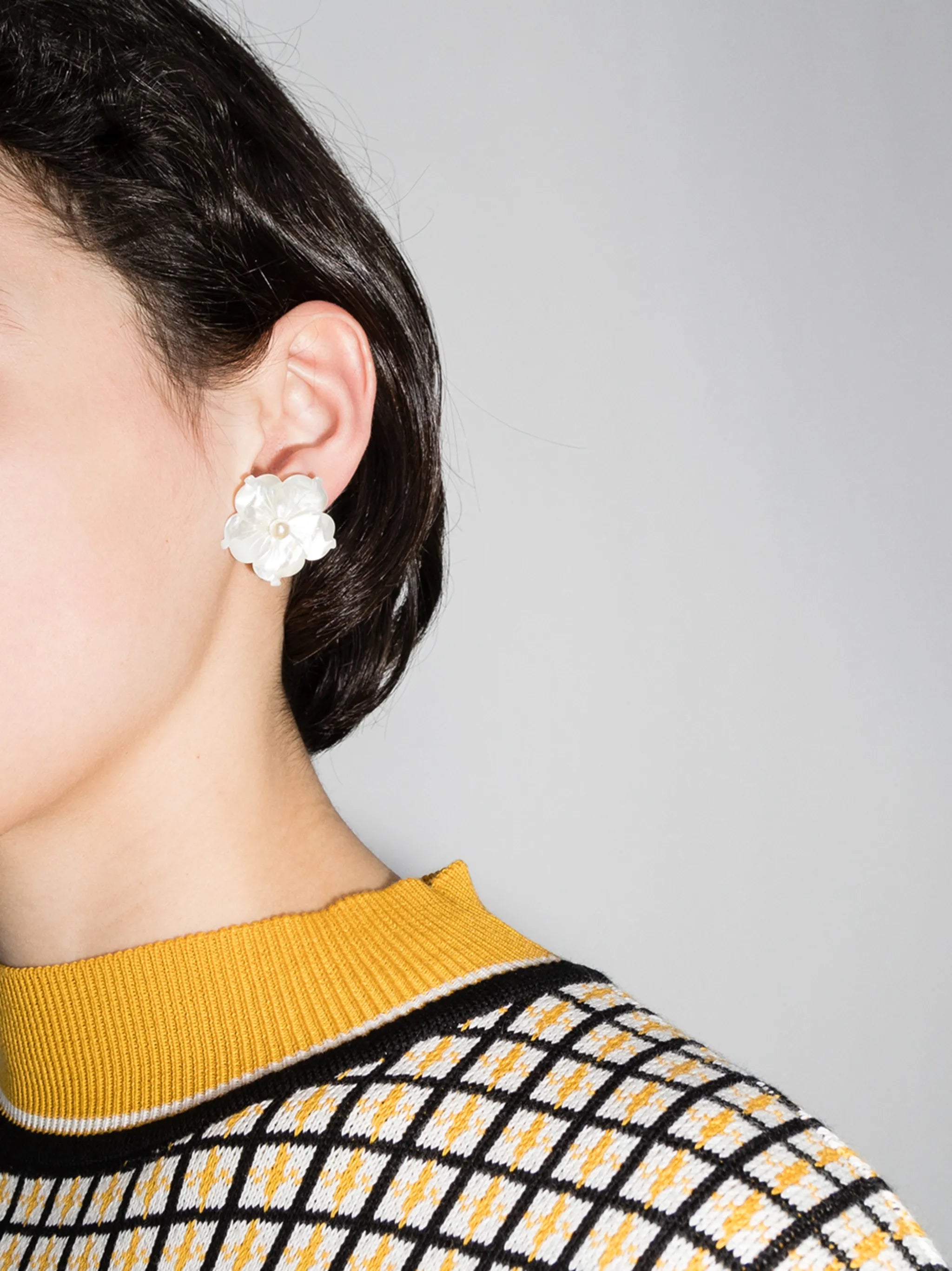 mother-of-pearl flower stud earrings