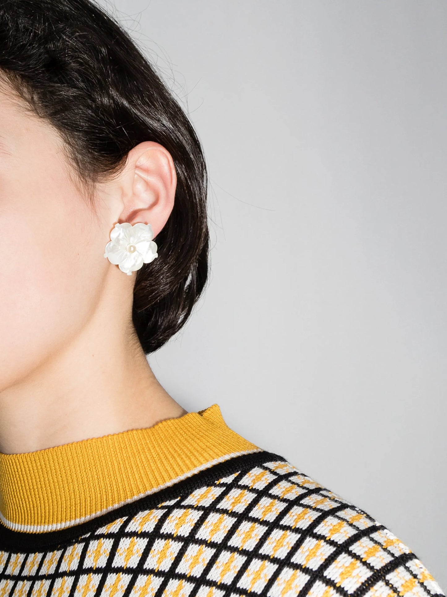 mother-of-pearl flower stud earrings