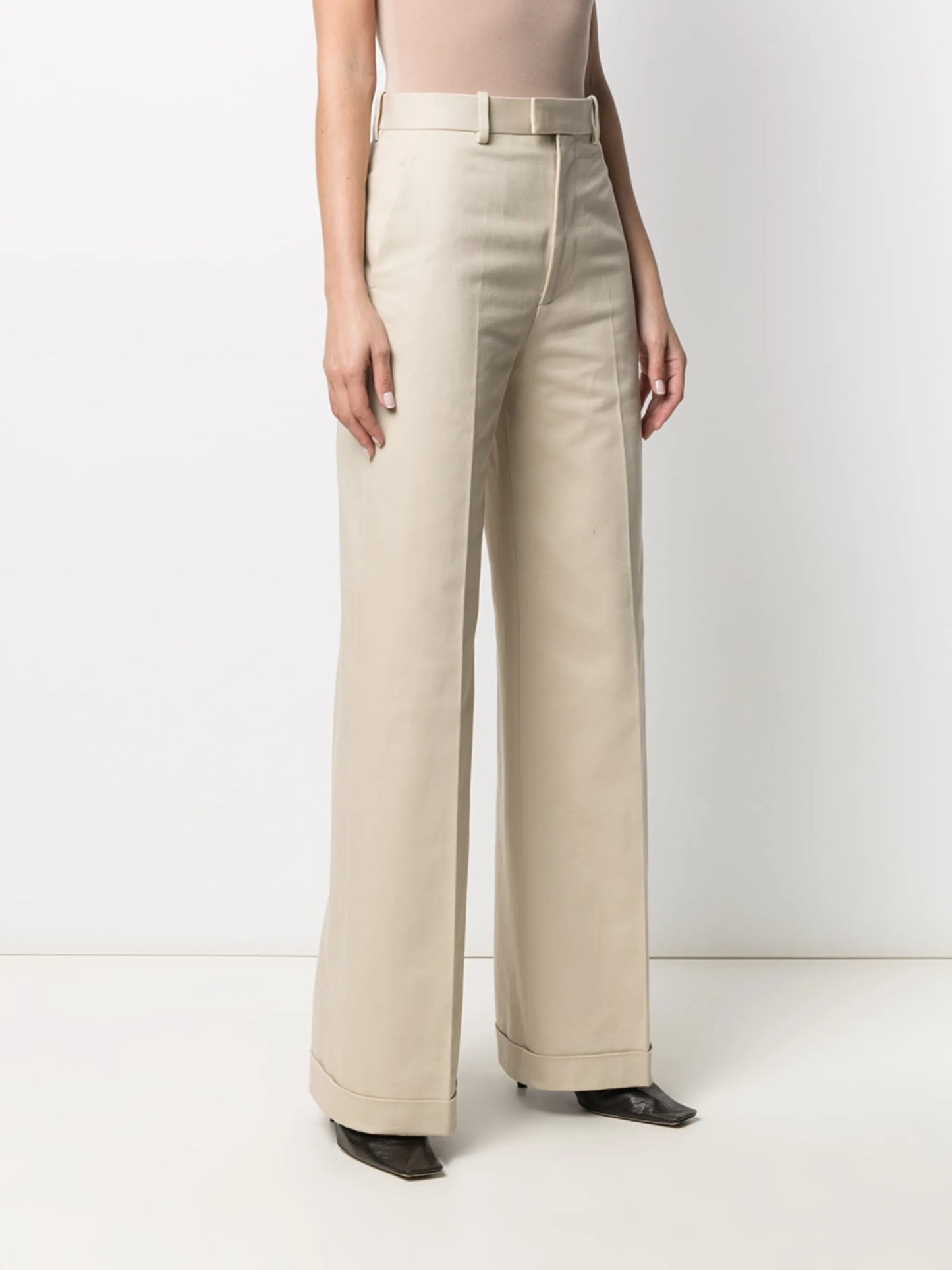 wide-legged trousers