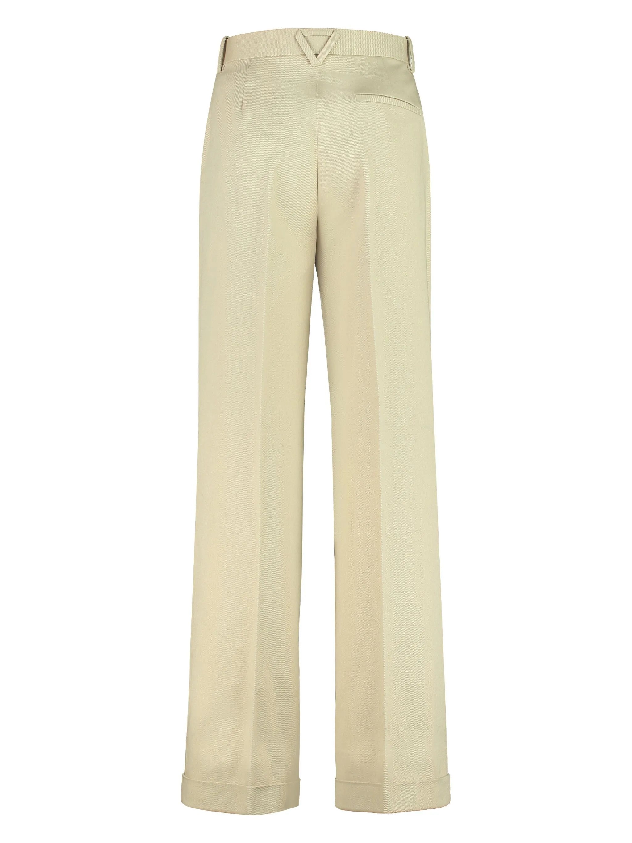wide-legged trousers