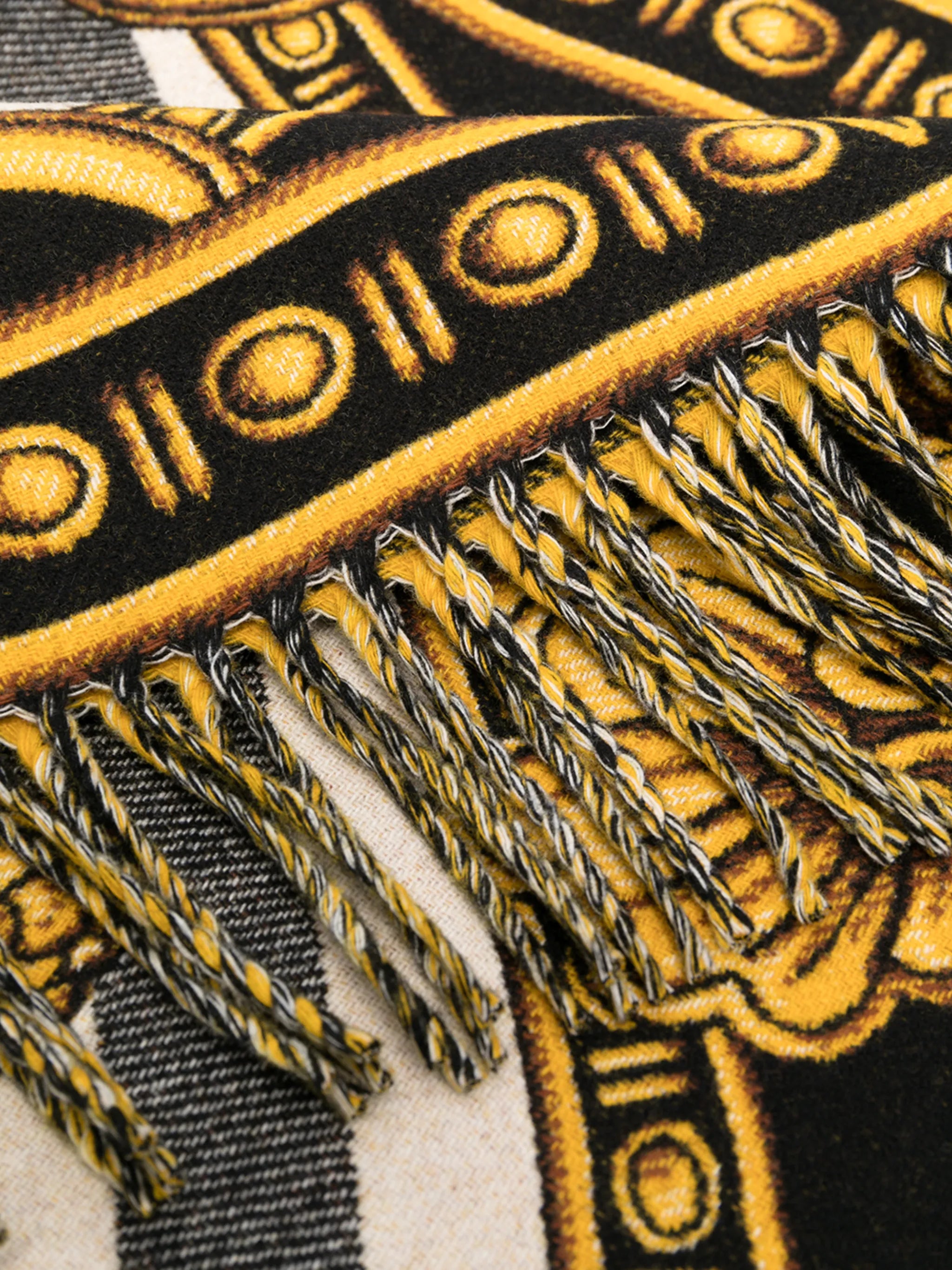 Baroque pattern throw blanket