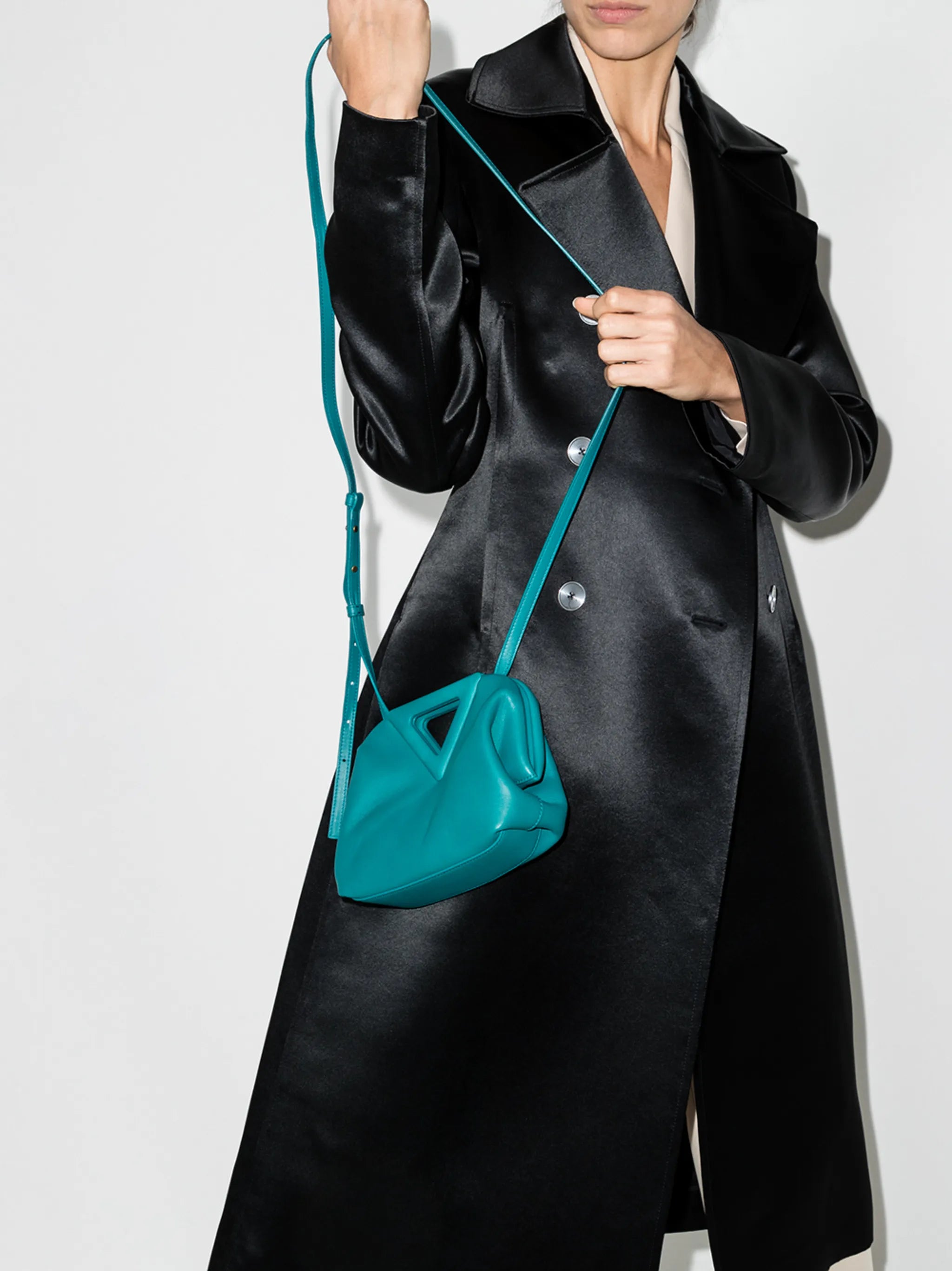 Point crossbody bag