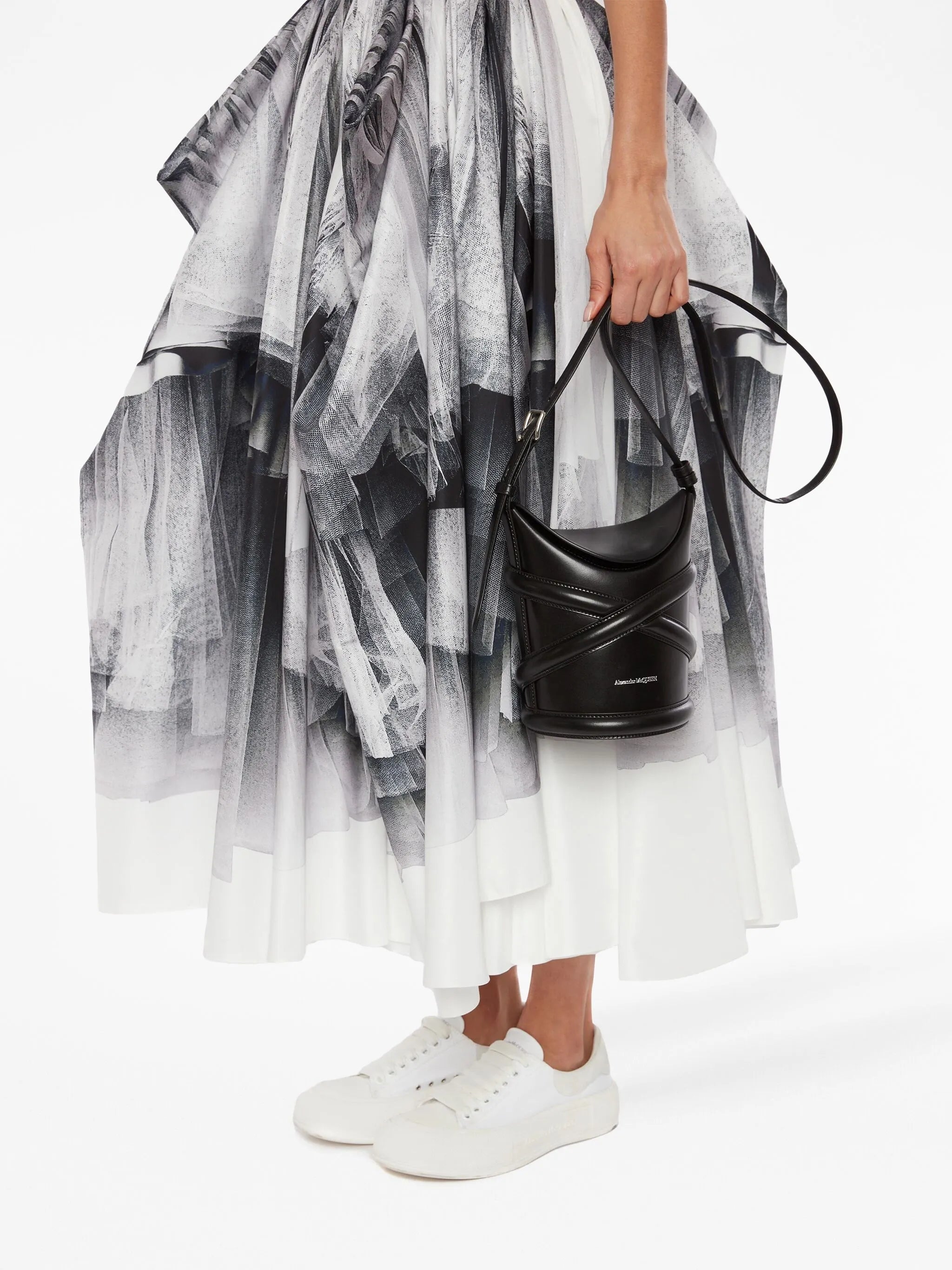The Curve bucket bag