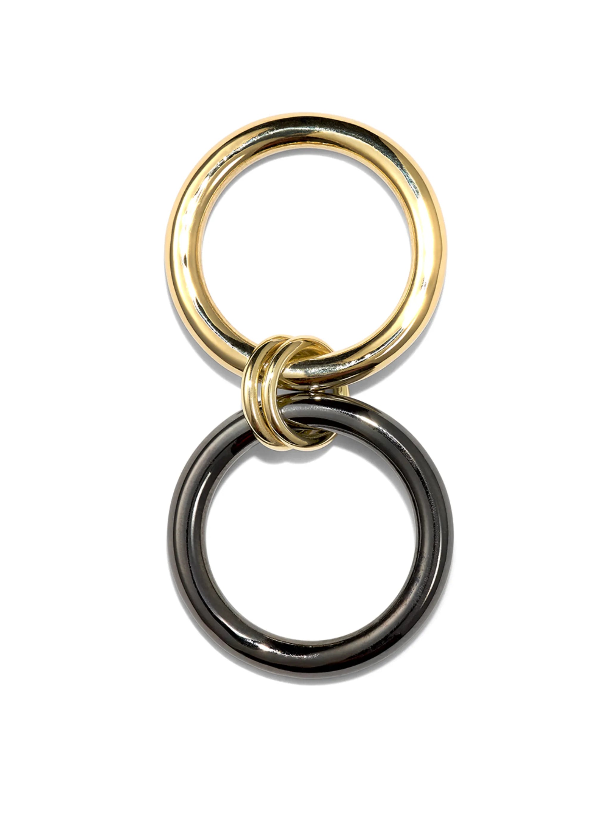 18kt yellow gold linked rings
