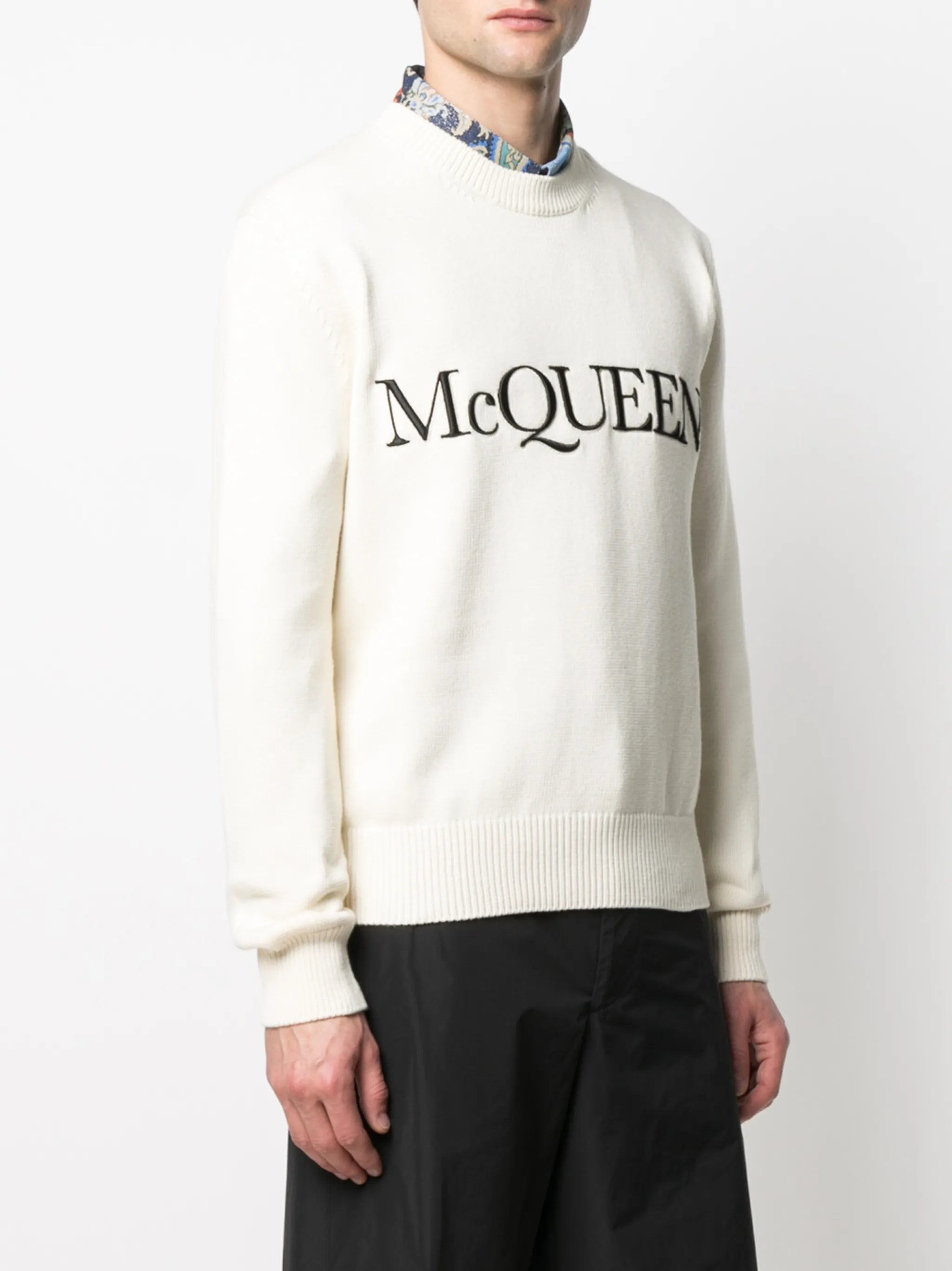 logo-embroidered knitted jumper
