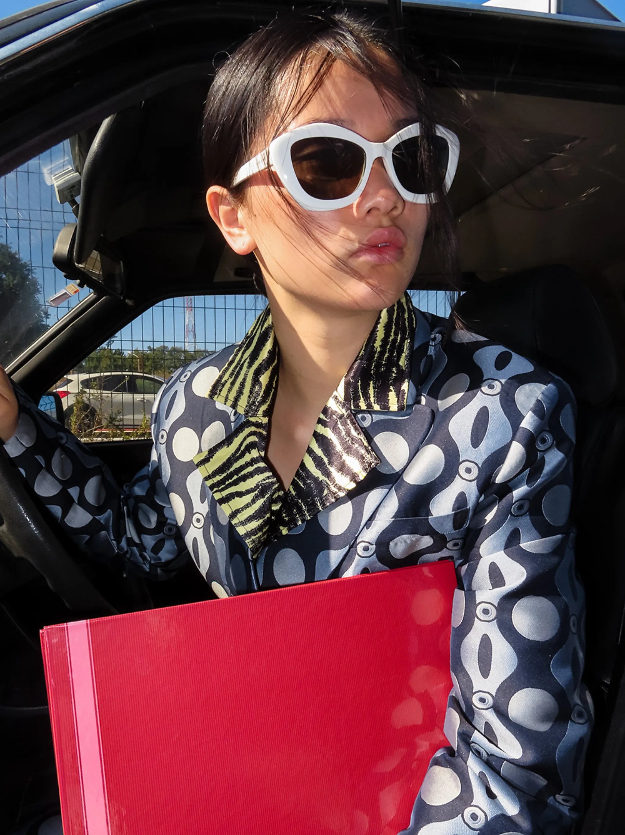 cat-eye tinted sunglasses