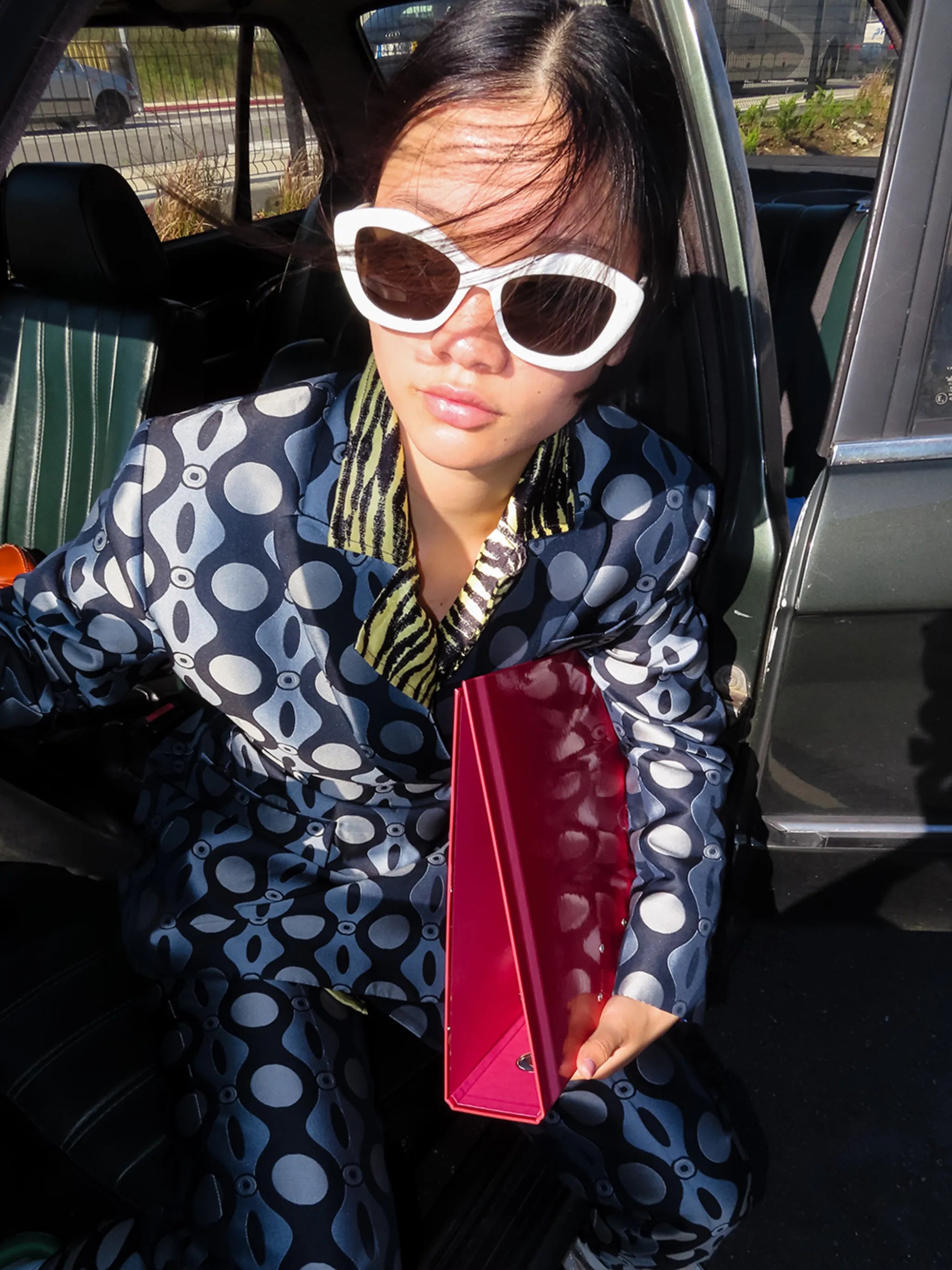 cat-eye tinted sunglasses